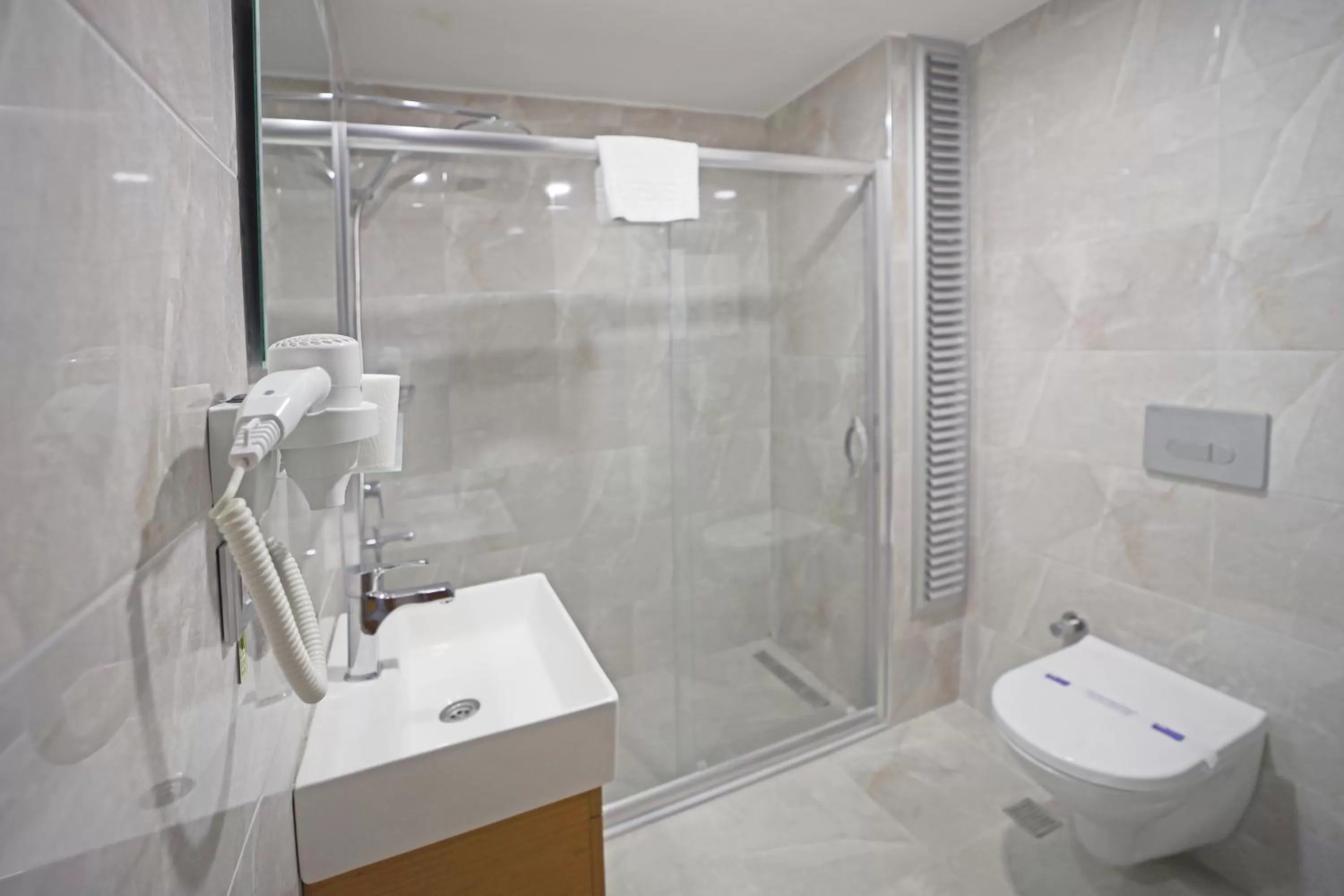 Shower in Istanbul Panorama Hotel