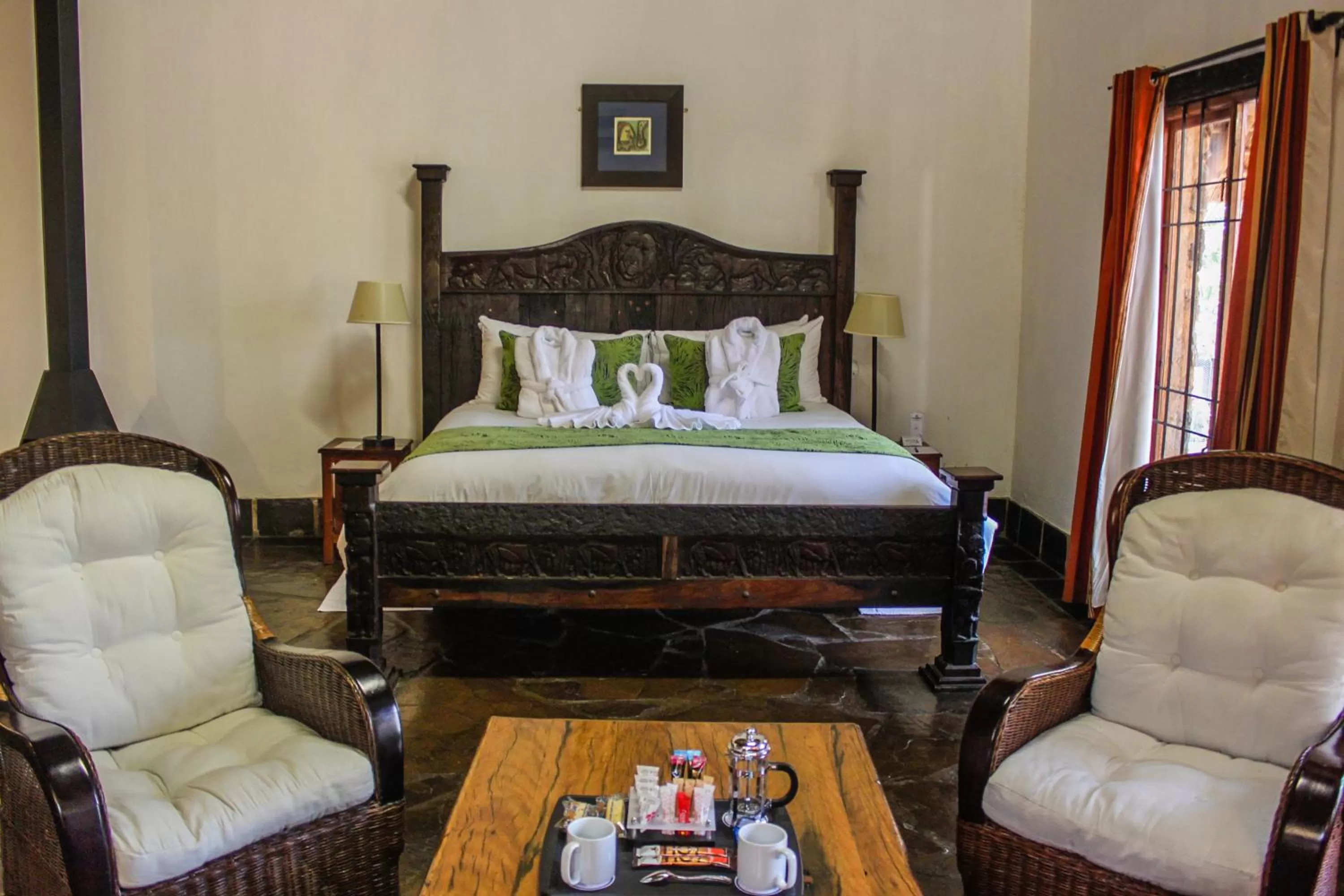 Bed in Misty Hills Country Hotel, Conference Centre & Spa