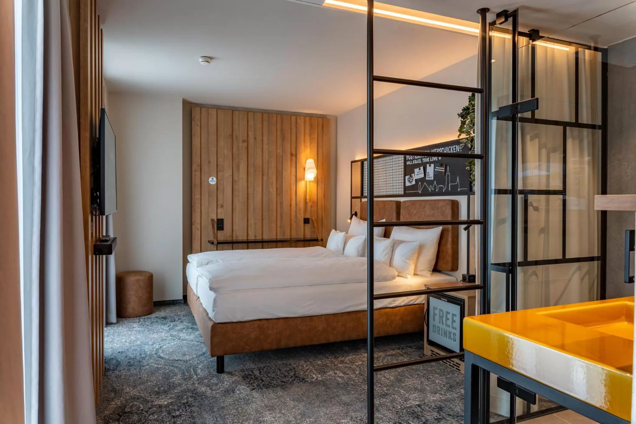 Photo of the whole room, Bed in Me and All Hotel ulm, by Hyatt