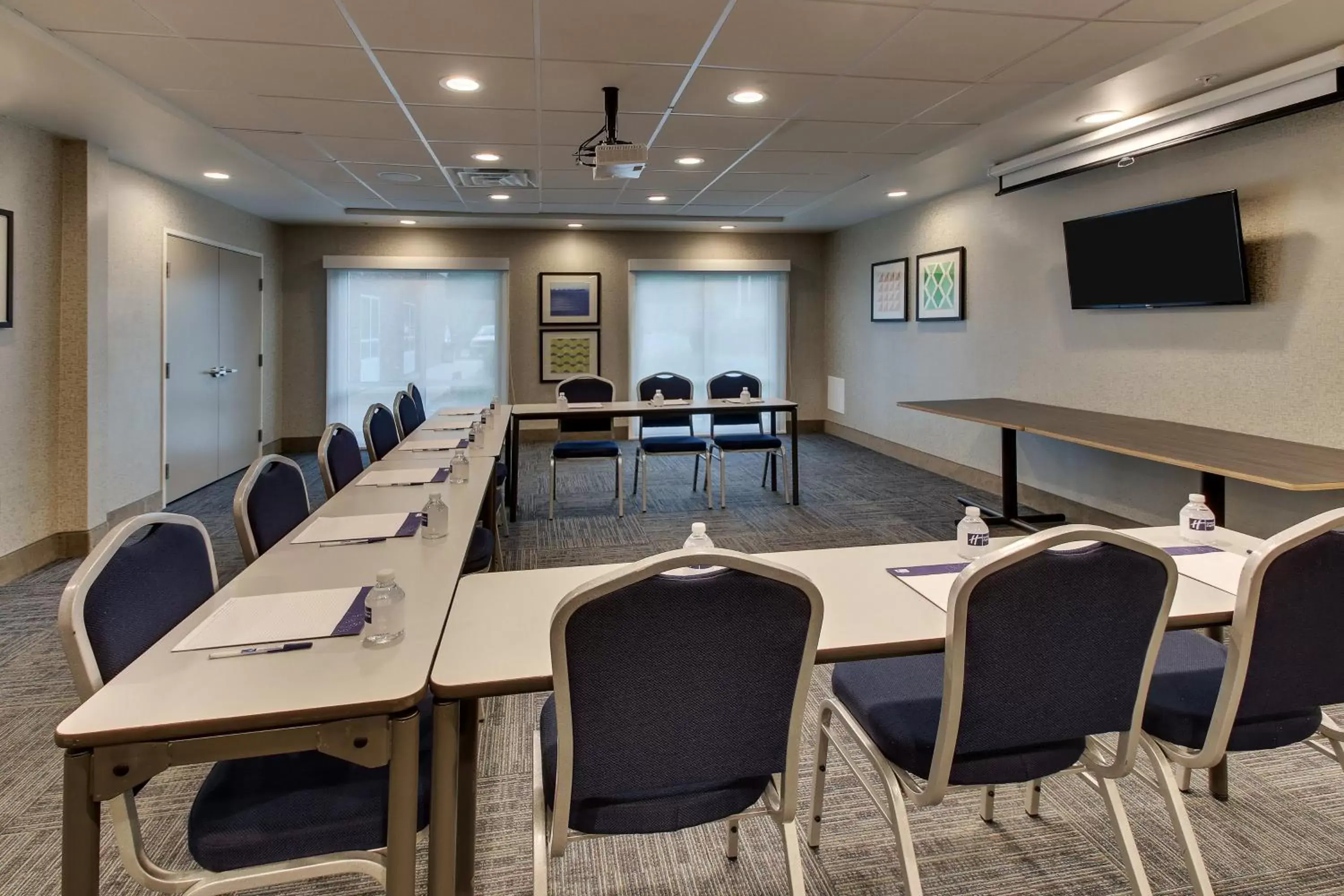 Meeting/conference room in Holiday Inn Express & Suites - Ithaca, an IHG Hotel