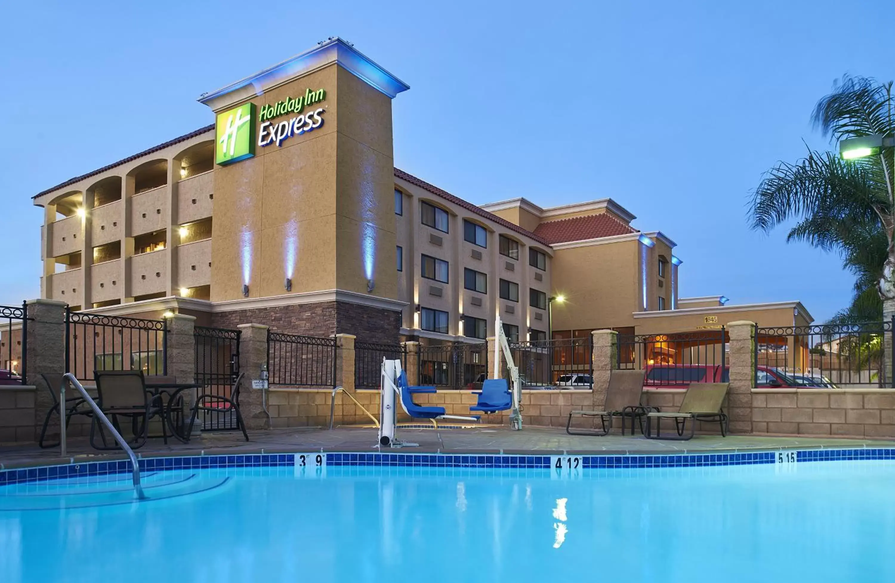 Swimming pool, Property Building in Holiday Inn Express San Diego South - National City, an IHG Hotel