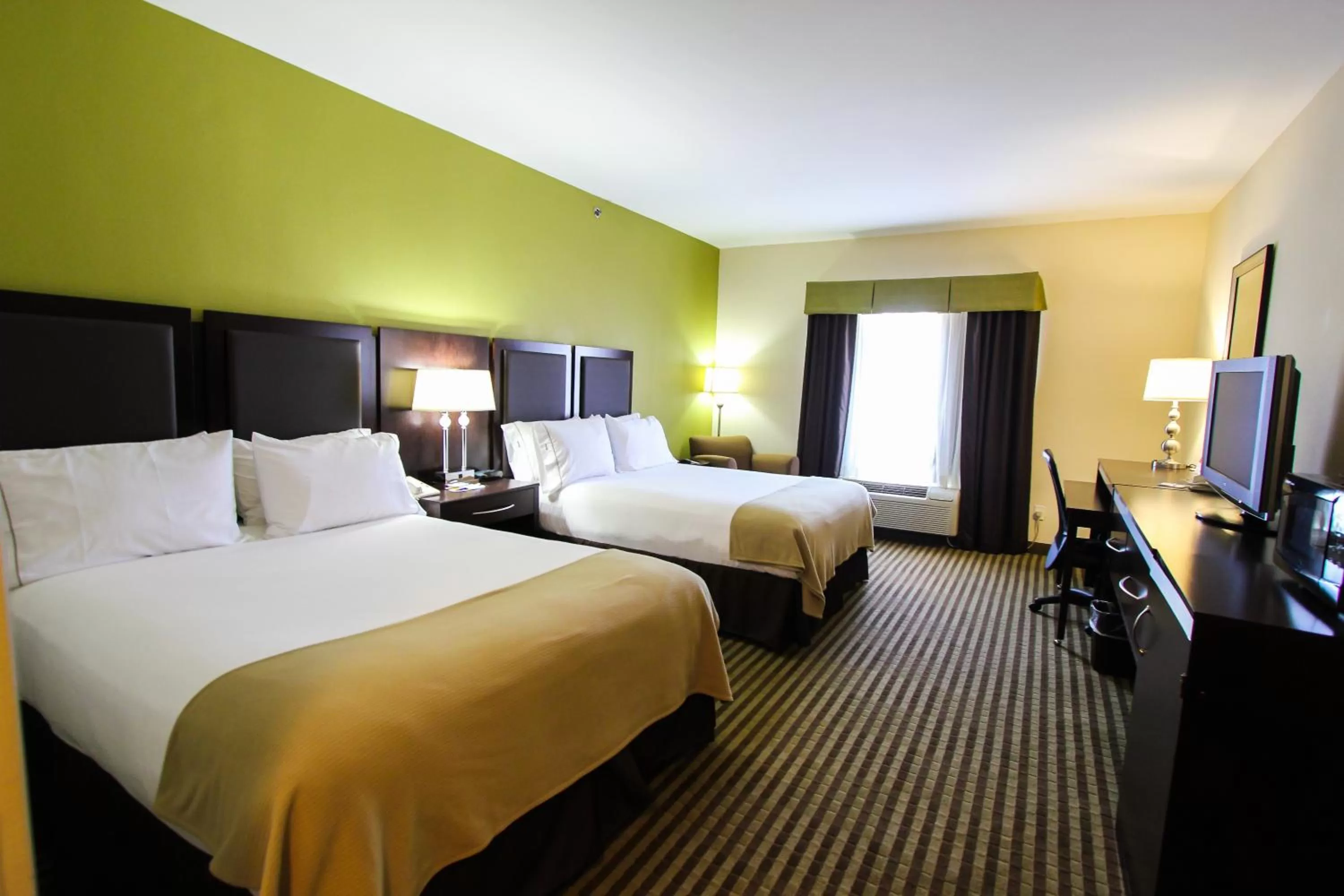 Photo of the whole room, Bed in Holiday Inn Express Hotel & Suites Nacogdoches by IHG