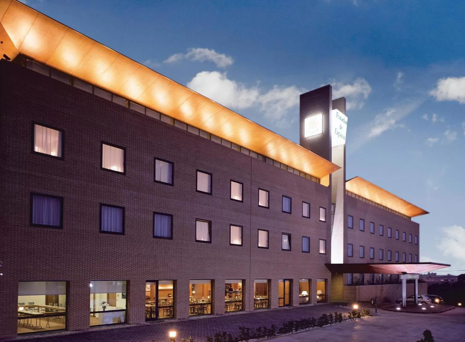 Property building in Posadas De España Paterna