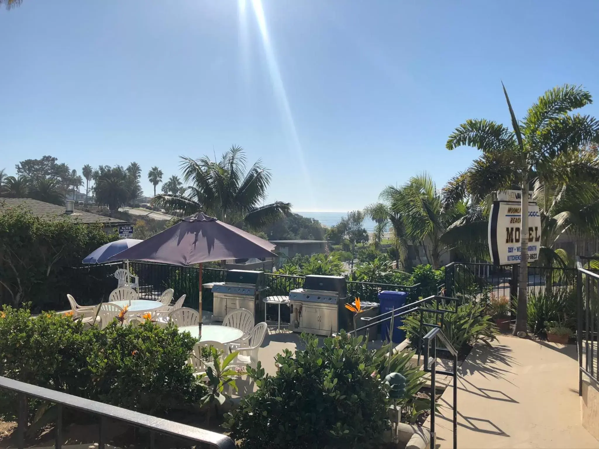 BBQ facilities in Moonlight Beach Motel