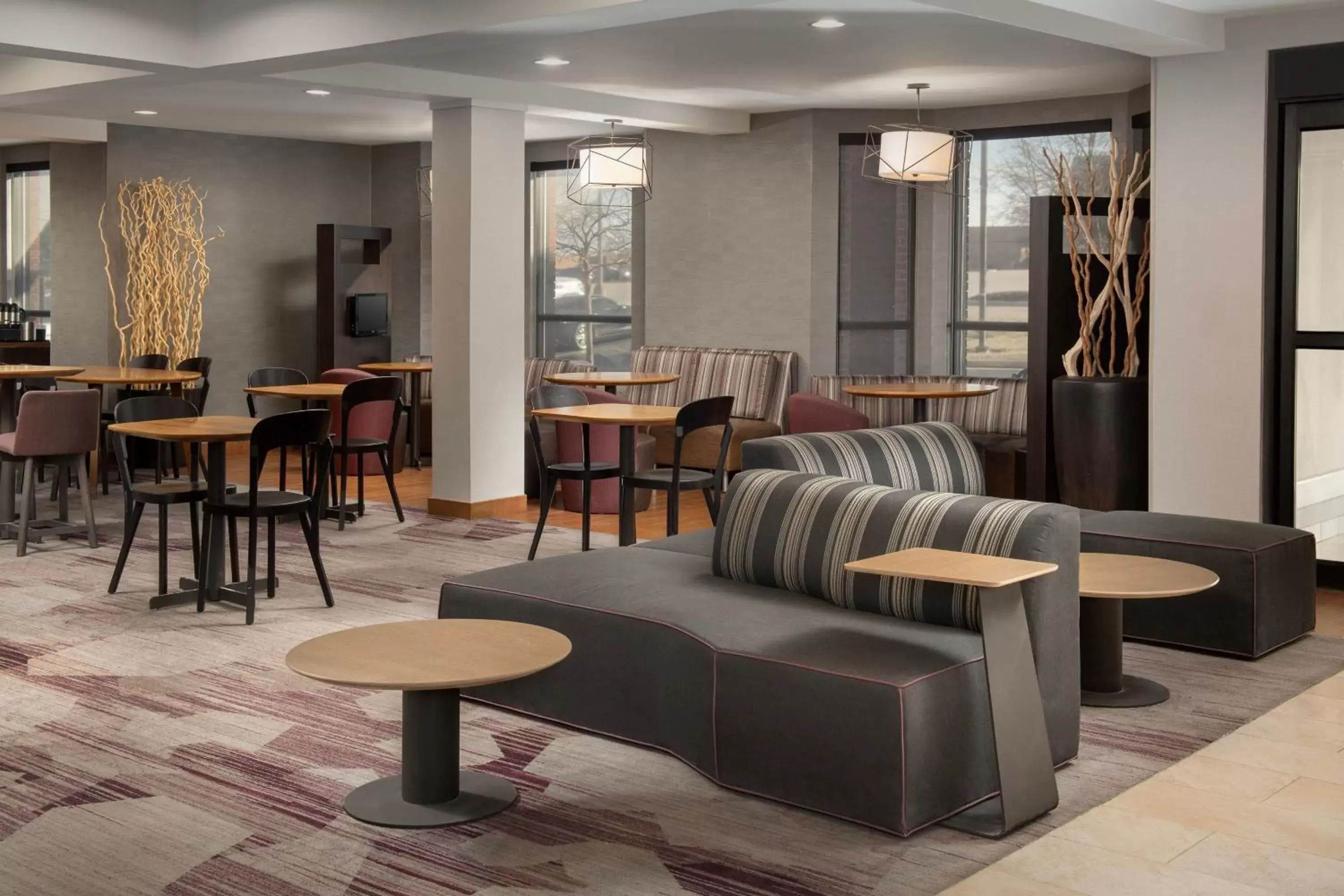 Lobby or reception, Lounge/Bar in Courtyard by Marriott Dayton Beavercreek