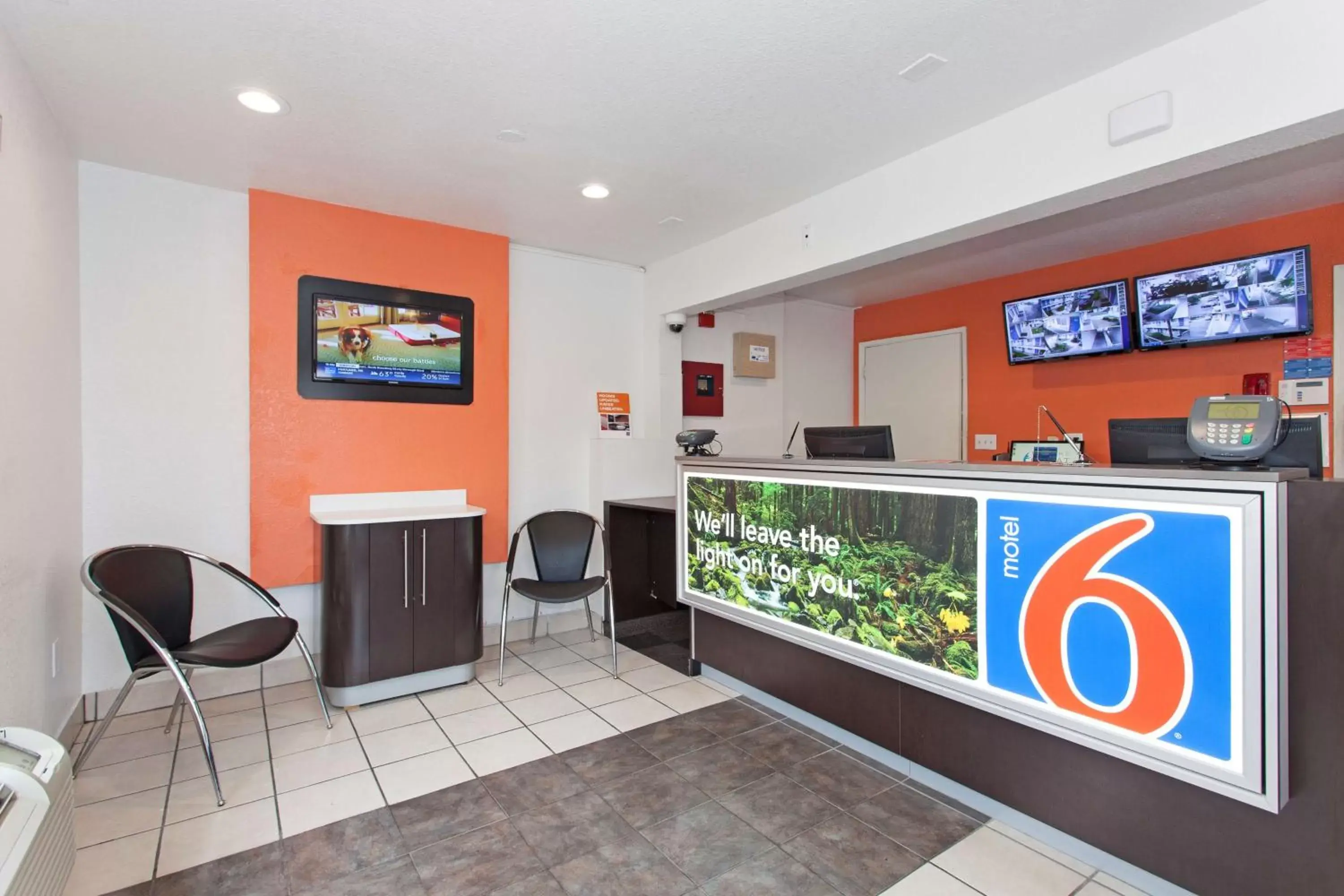 TV and multimedia, Lobby/Reception in Motel 6-Sacramento, CA - Central