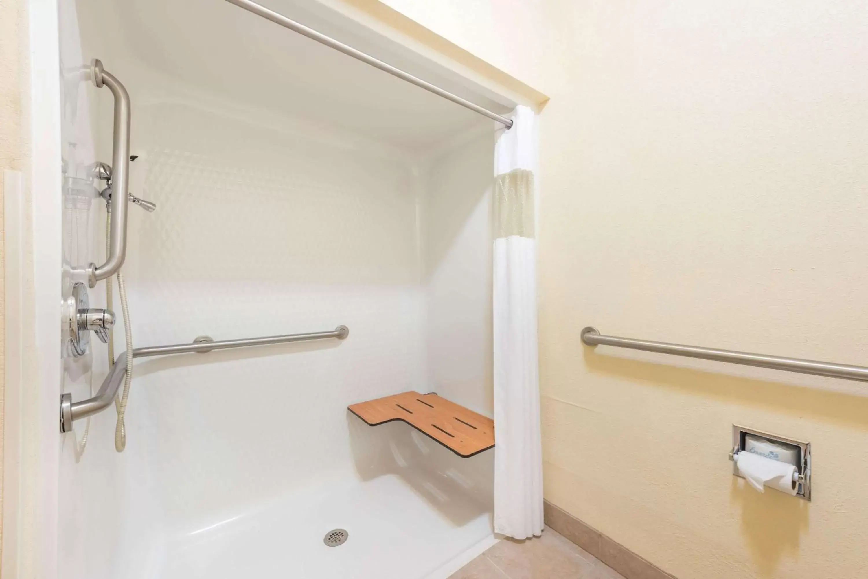 Shower, Bathroom in Super 8 by Wyndham St Robert Ft Leonard Wood Area