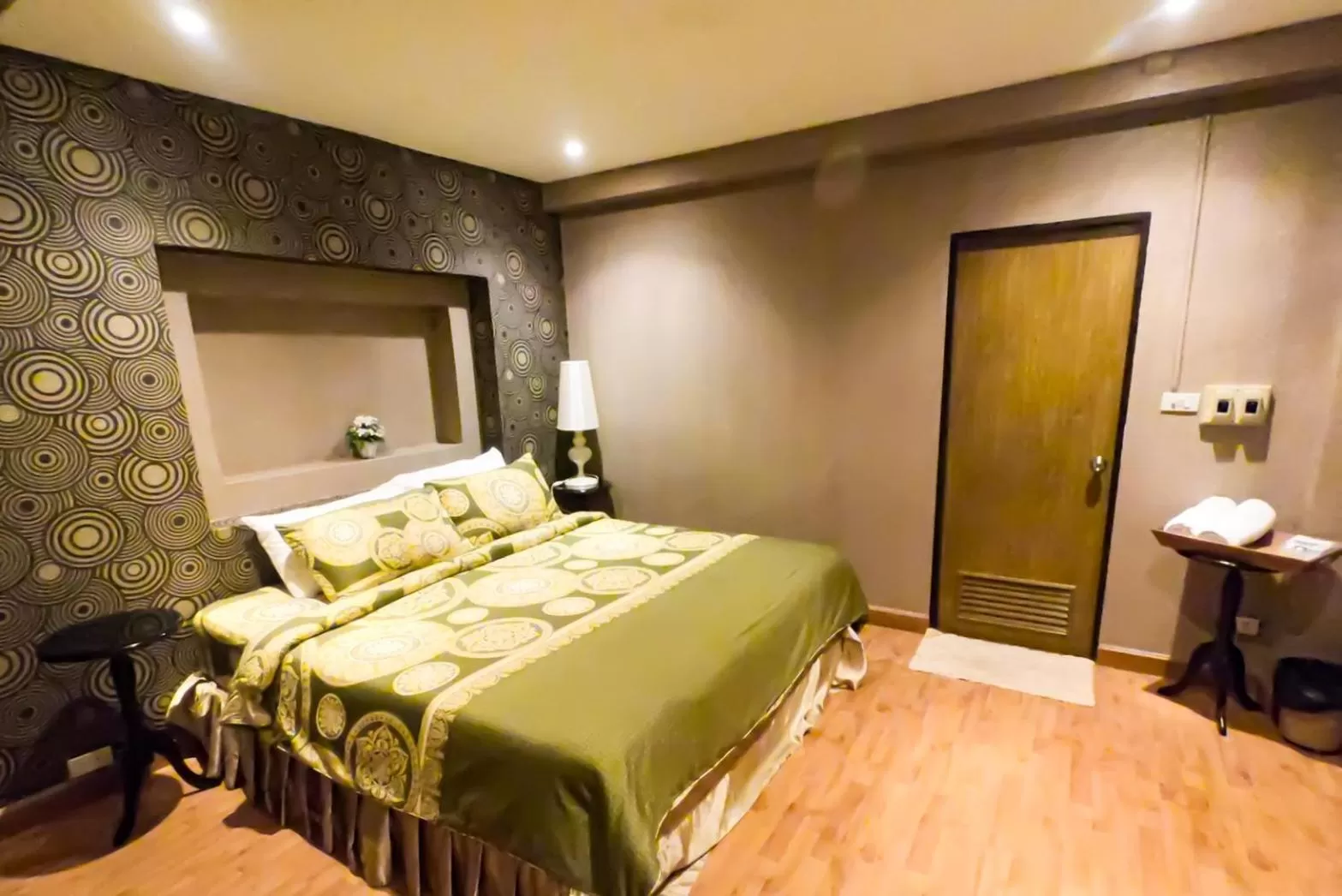 Deluxe King Room in Inspire House Hotel