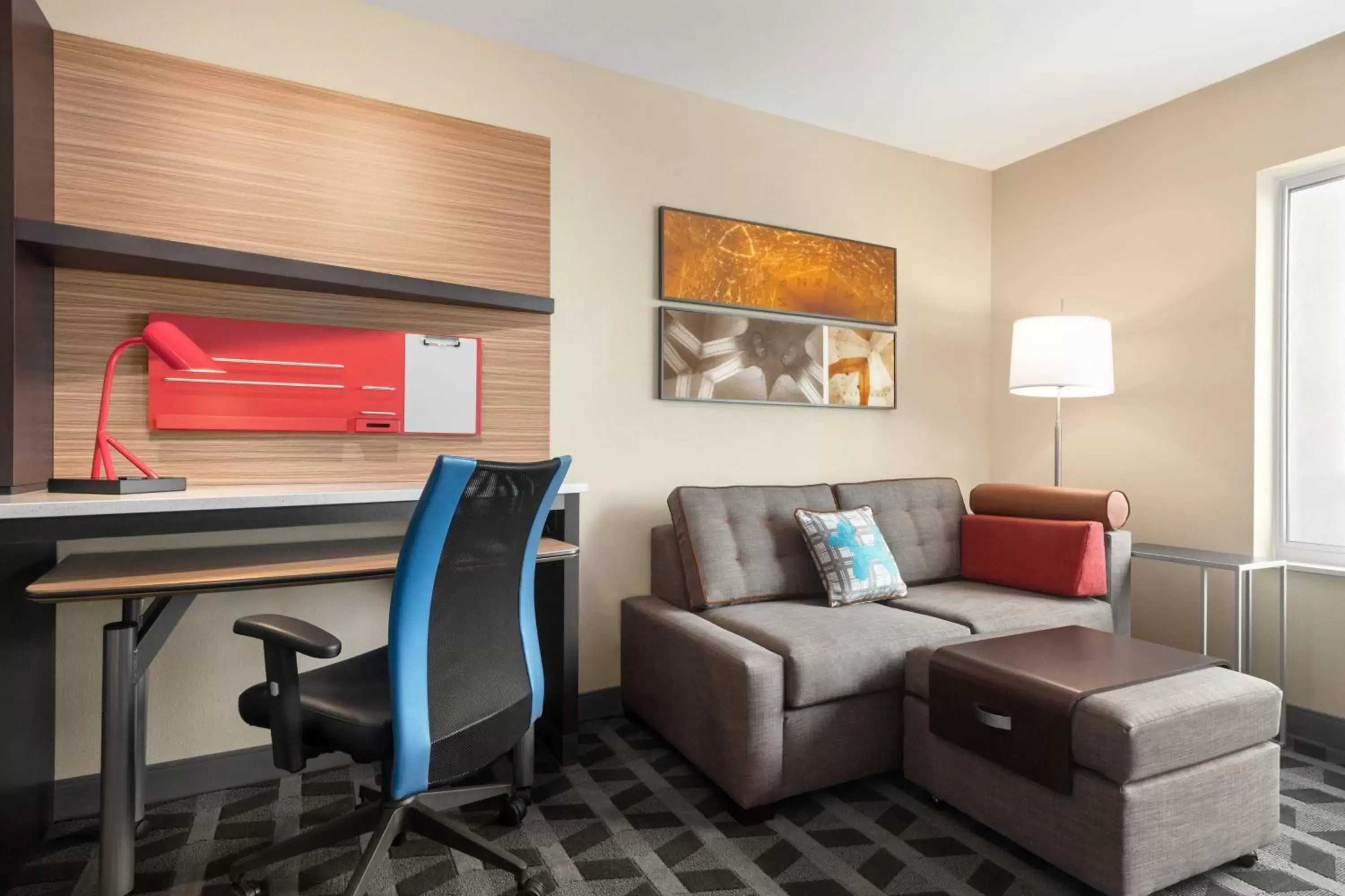 Bedroom, Seating Area in TownePlace Suites by Marriott Janesville