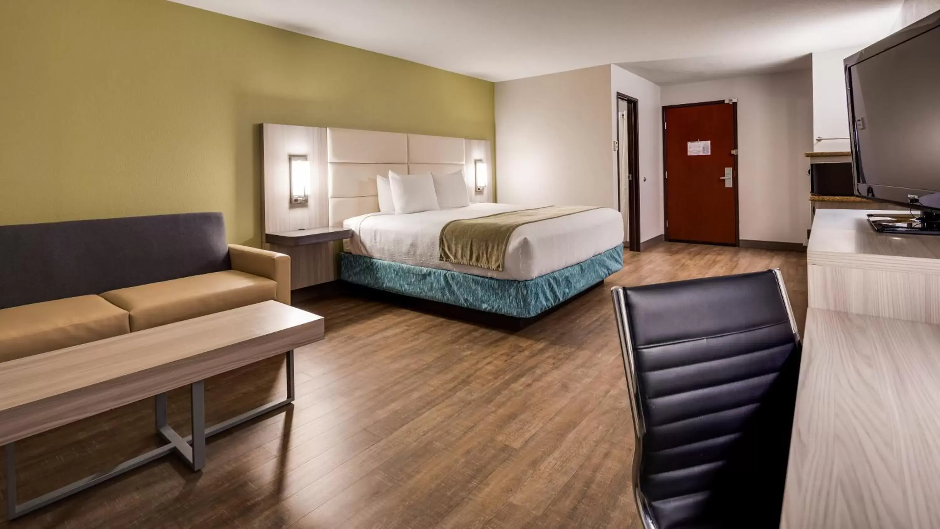 King Room with Sofa Bed - Non-Smoking in Best Western Sandy Inn King Room with Sofa Bed - Non-Smoking in Best Western Sandy Inn