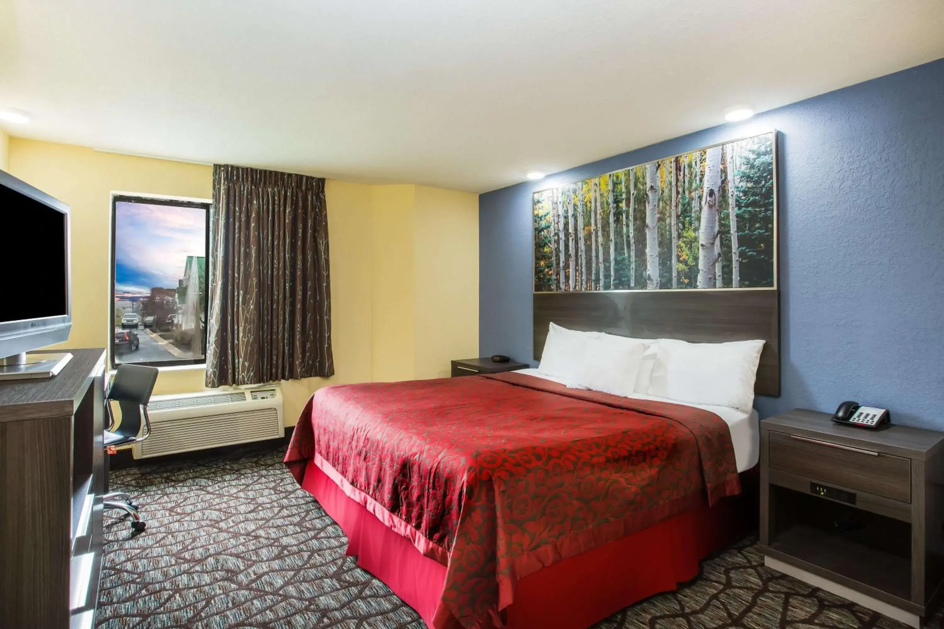 Photo of the whole room, Bed in Days Inn by Wyndham Blue Springs