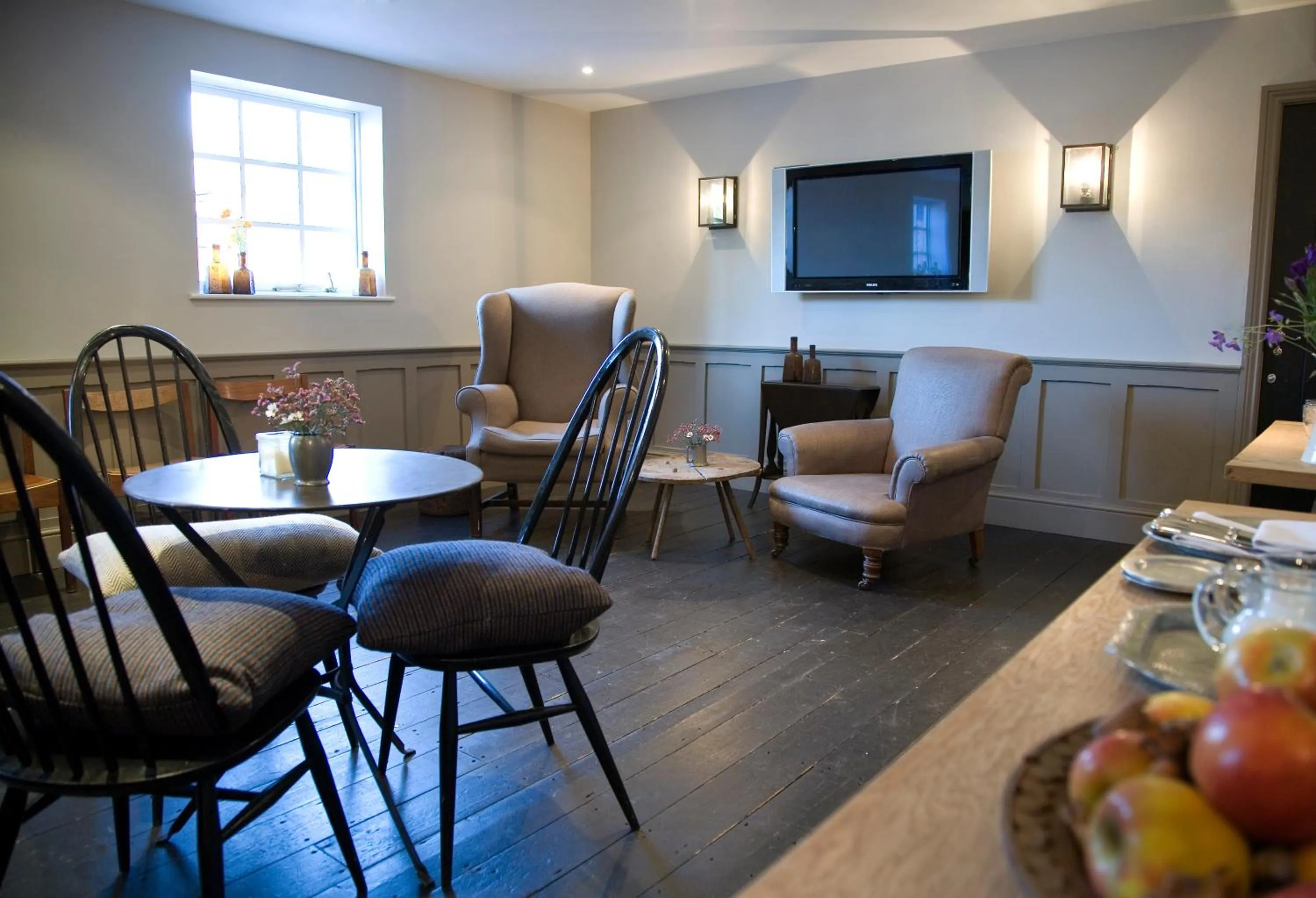 Communal lounge/ TV room in The Crown