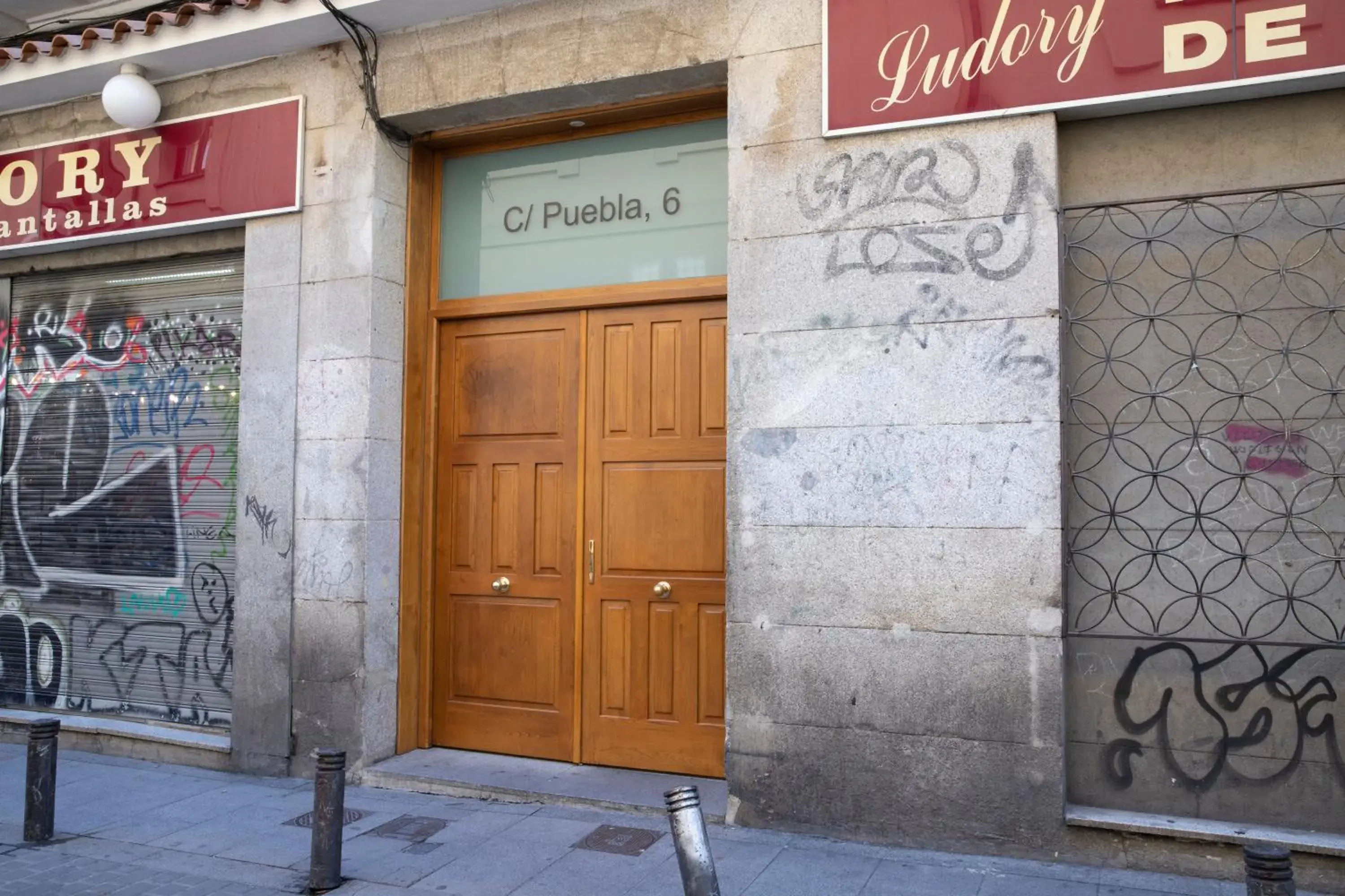 Facade/entrance in Hostal Tokio Facade/entrance in Hostal Tokio