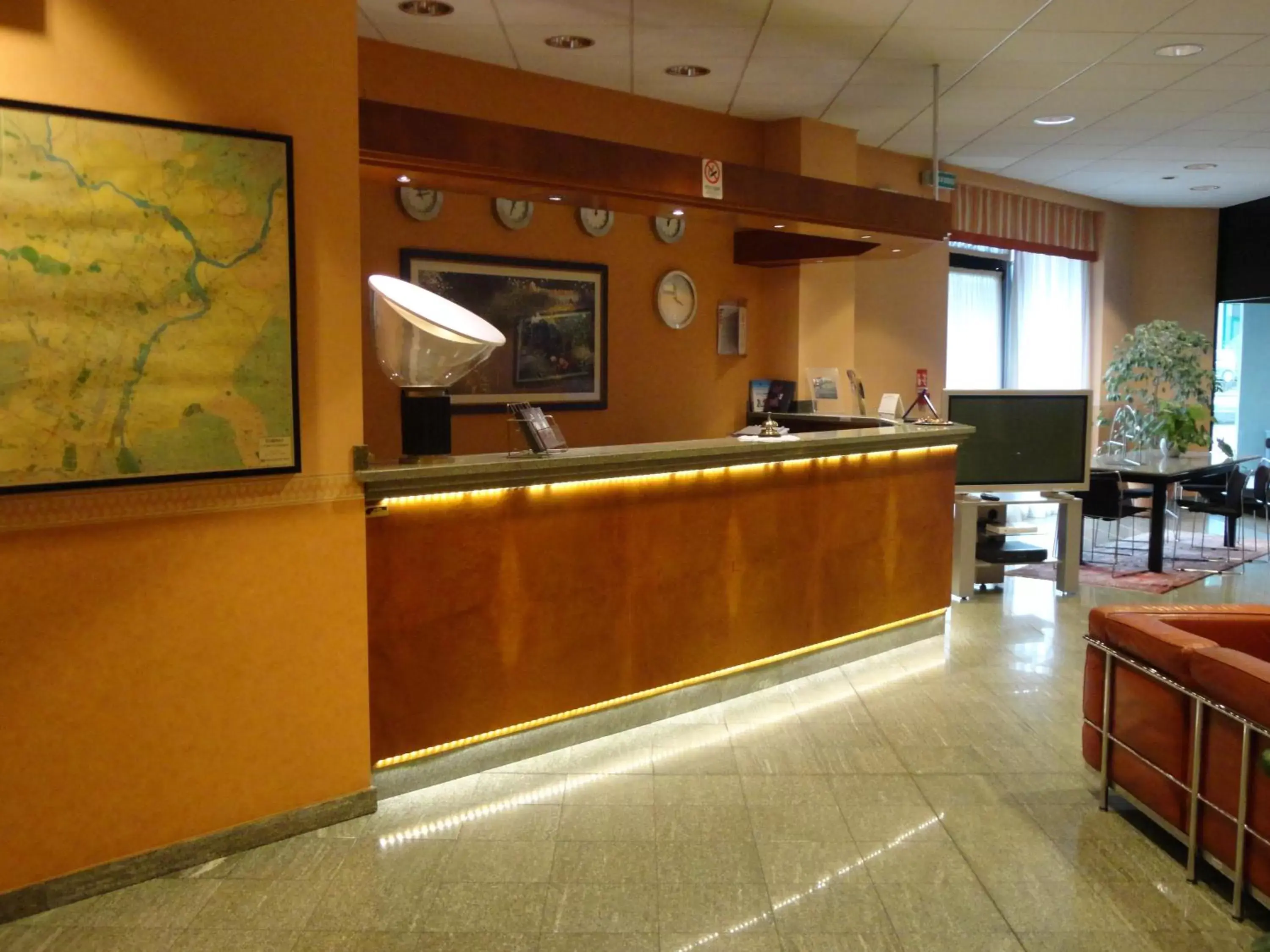 Communal lounge/ TV room, Lobby/Reception in Gotha Hotel Turin Airport