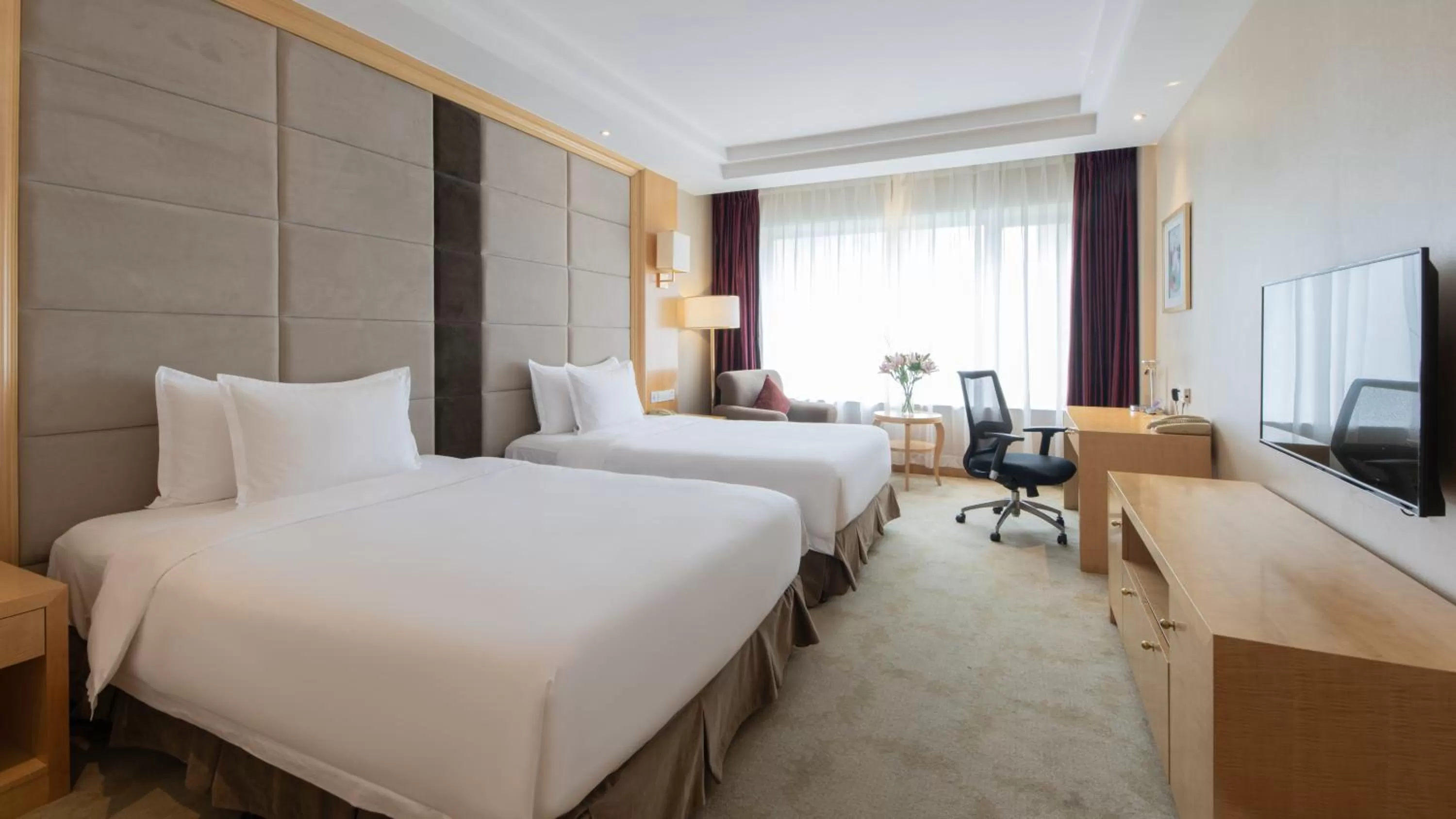 Bedroom, Bed in Crowne Plaza Shanghai by IHG