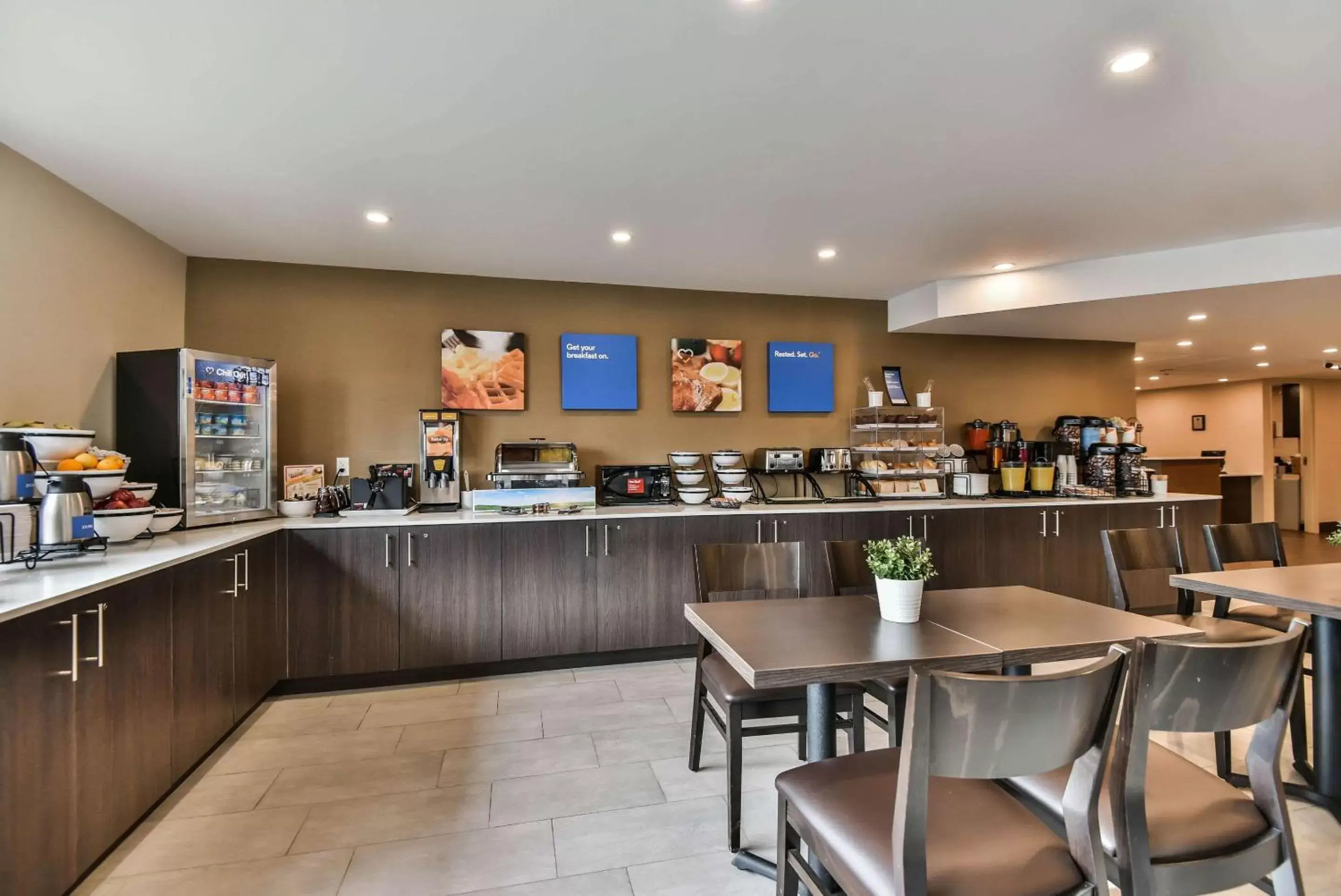 Restaurant/Places to Eat in Comfort Inn Windsor