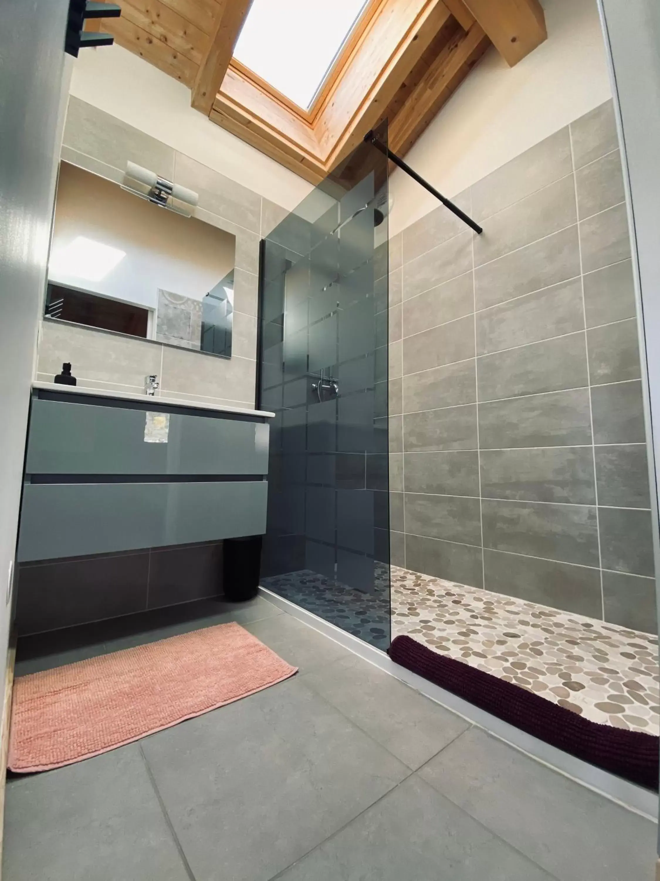 Bathroom in La Villa d'Hélène 2 - Chambres d'hôtes BnB et Appartements - Cluses