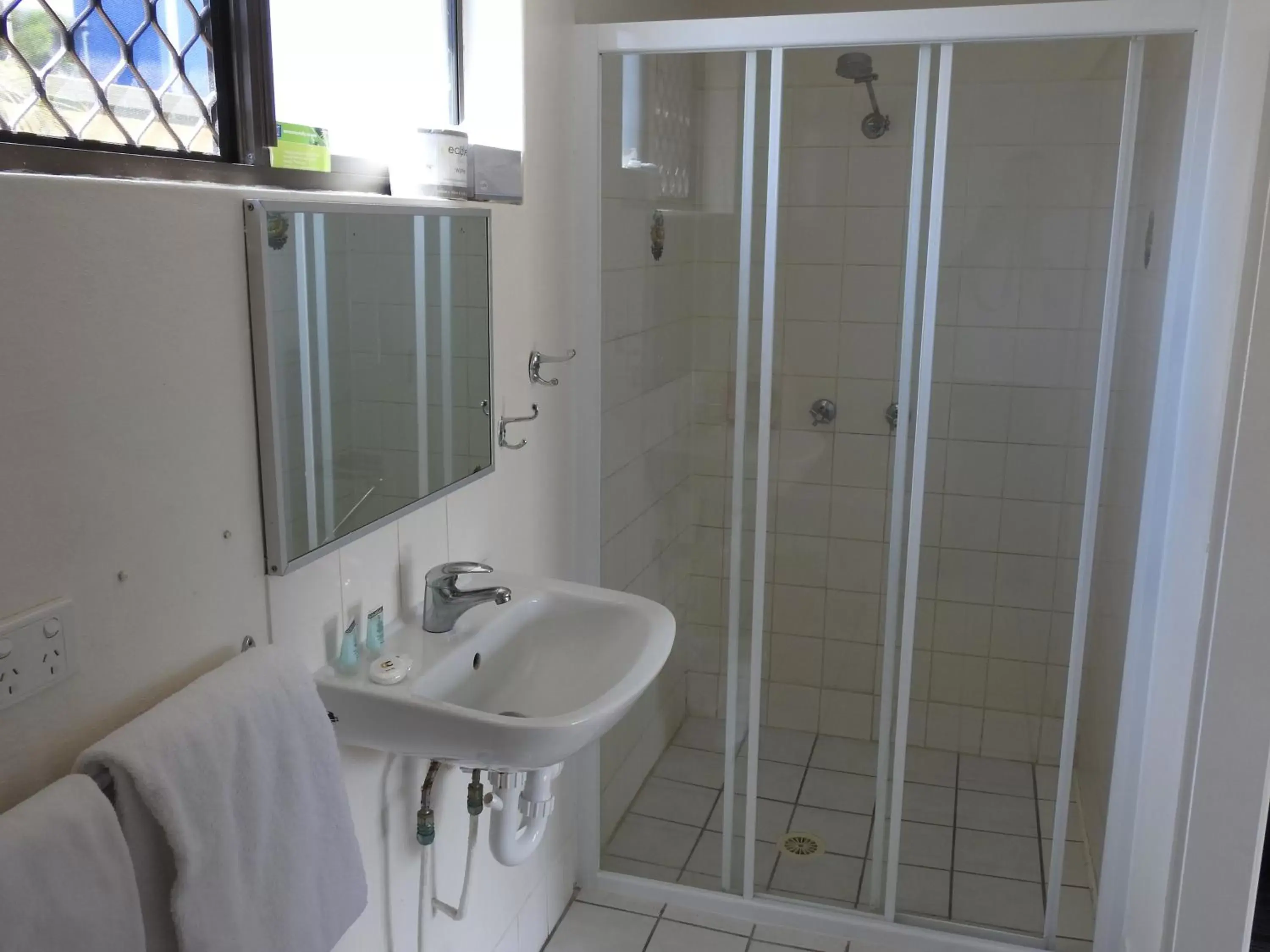 Bathroom in Urangan Motor Inn