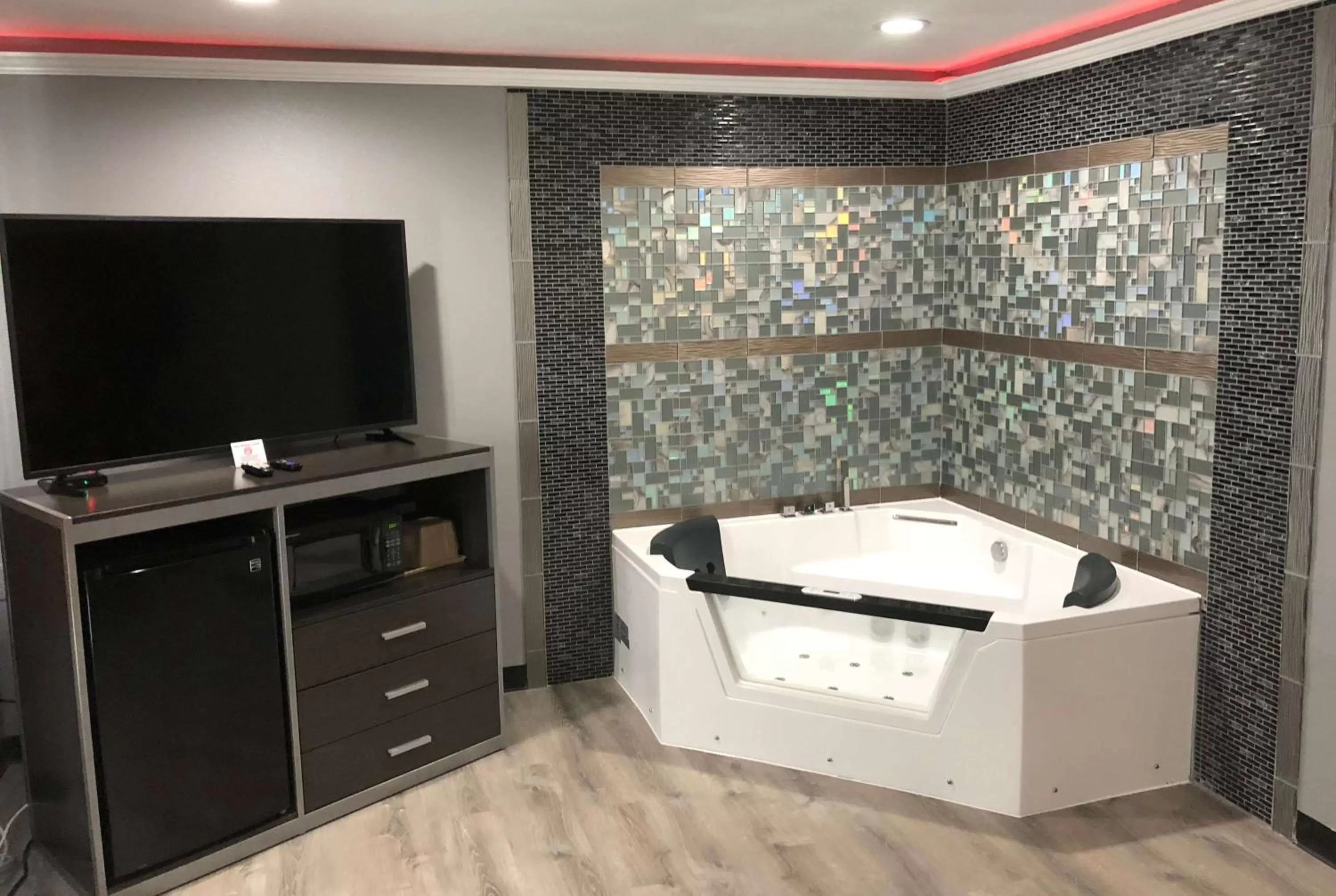 Photo of the whole room in Super 8 by Wyndham Moberly MO