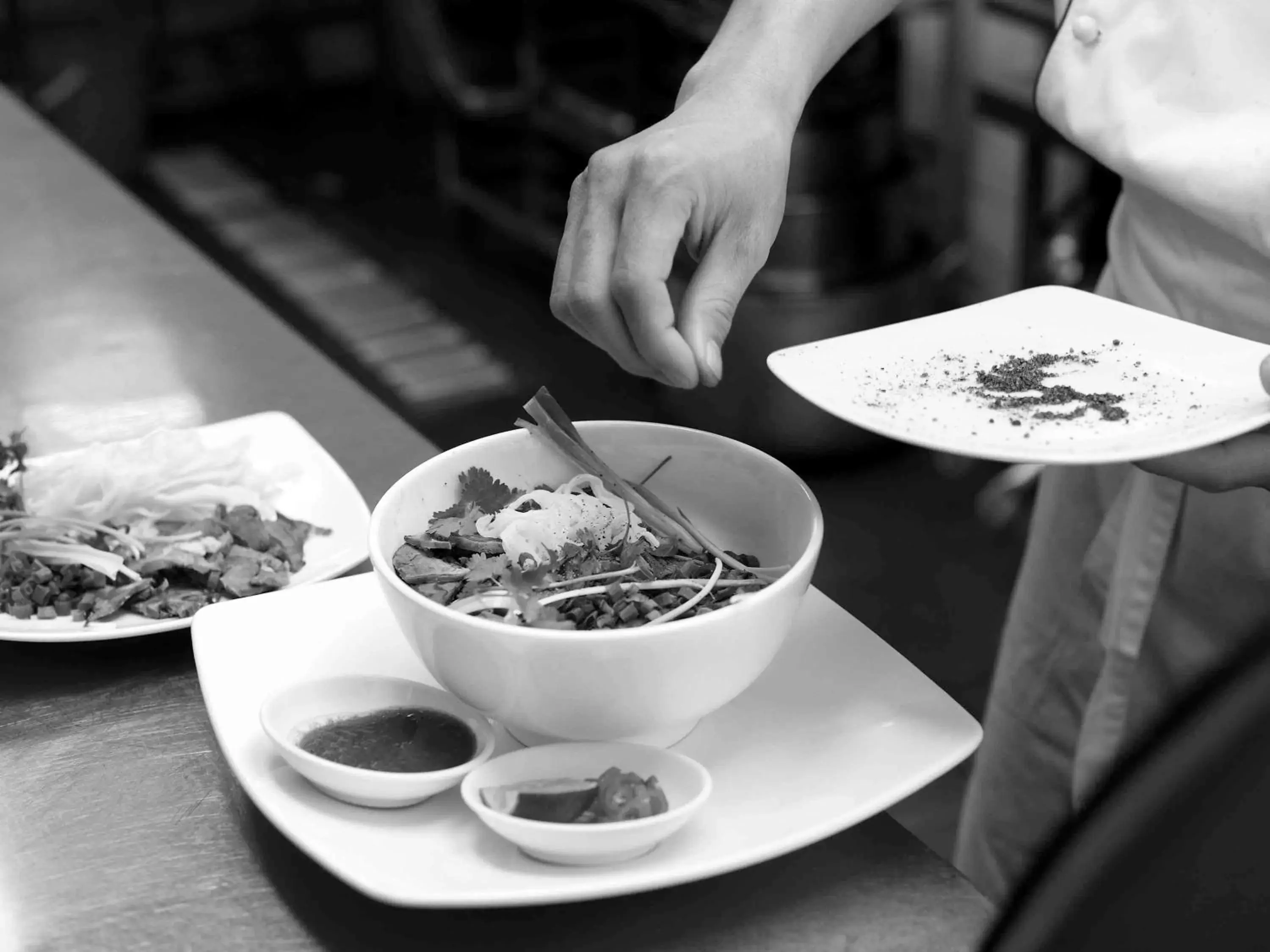 Restaurant/places to eat in Mercure Hanoi La Gare Hotel