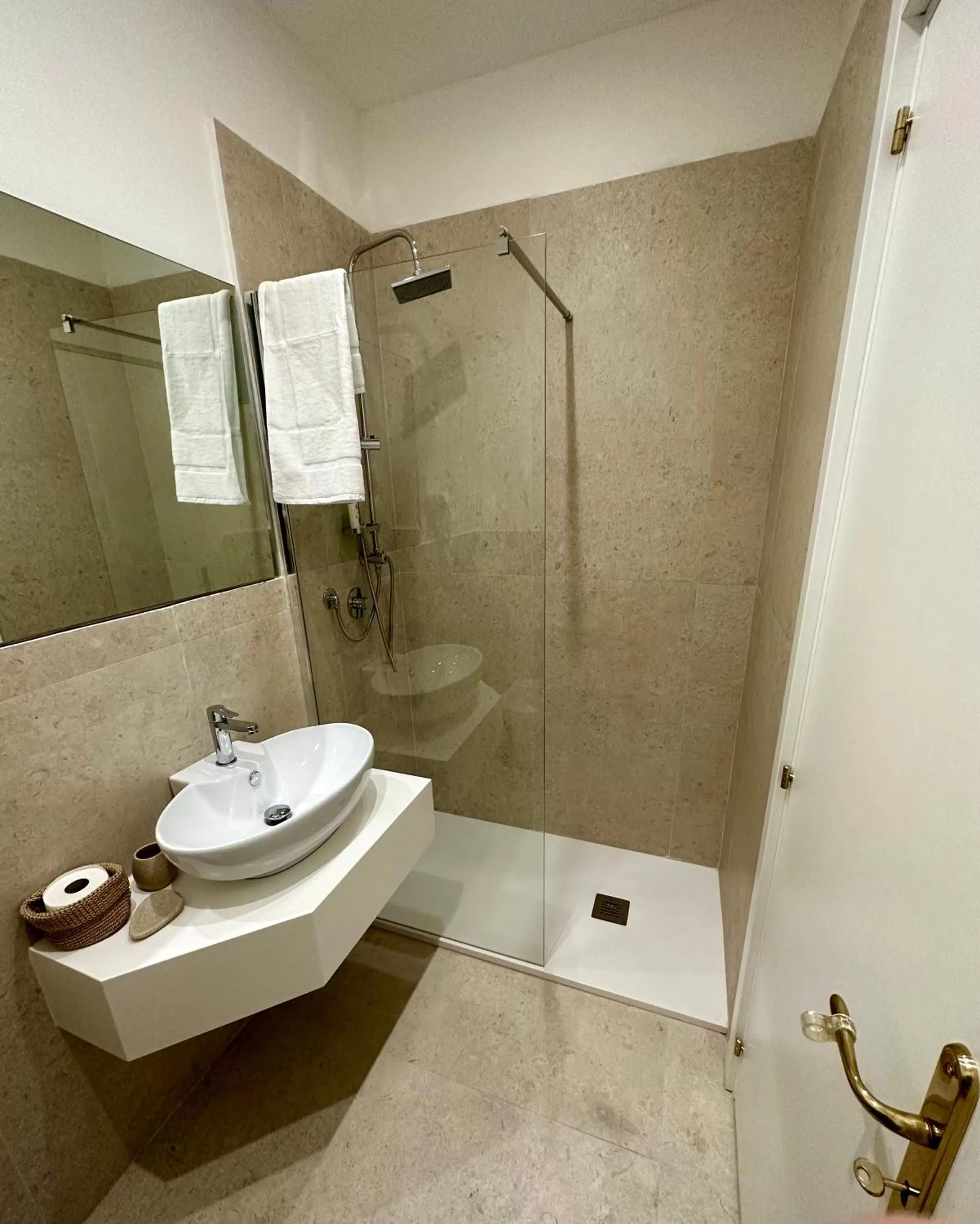 Shower, Bathroom in B&B Giardino della Giganza