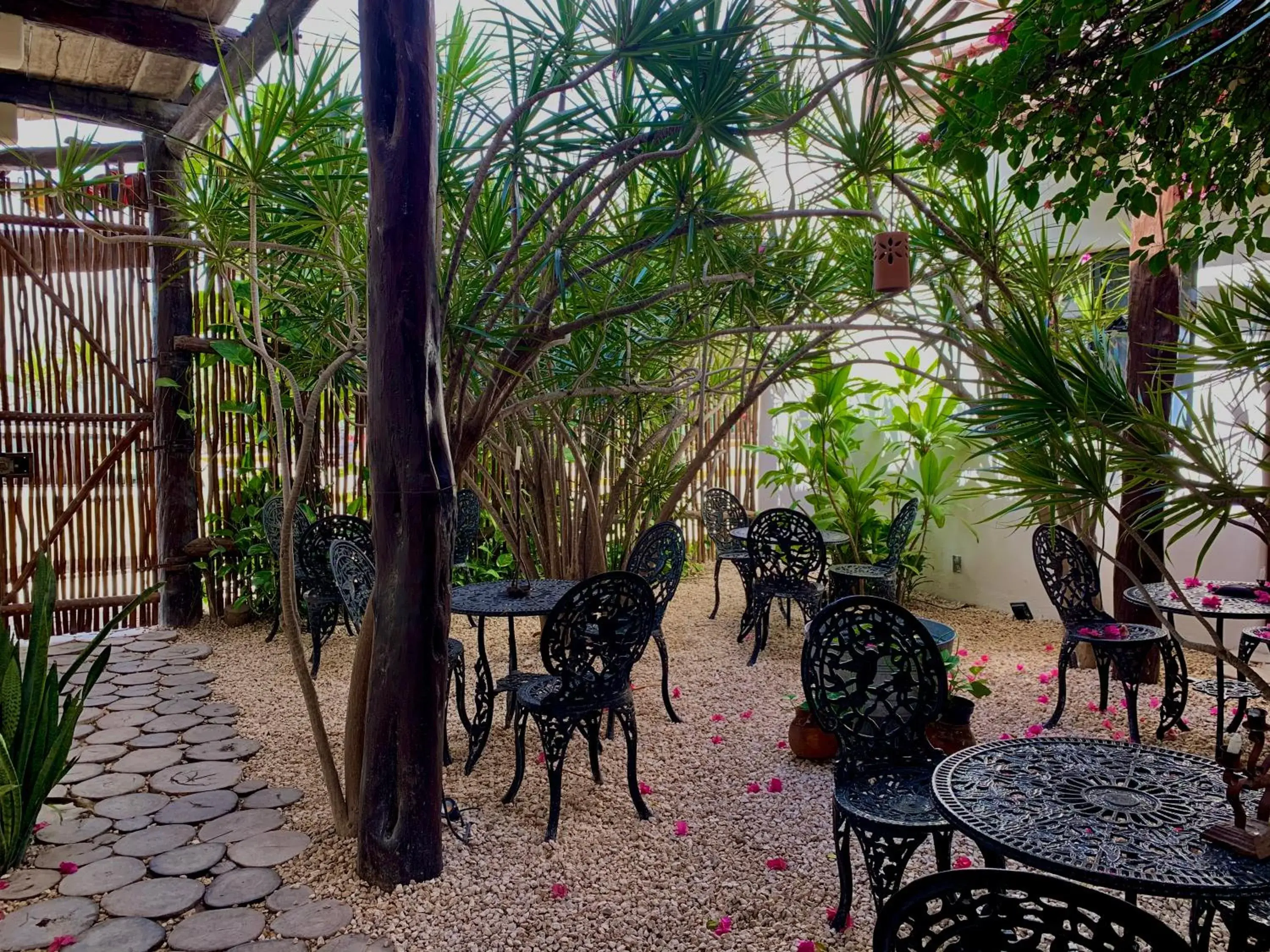 Restaurant/Places to Eat in Lo Nuestro Petit Hotel Tulum