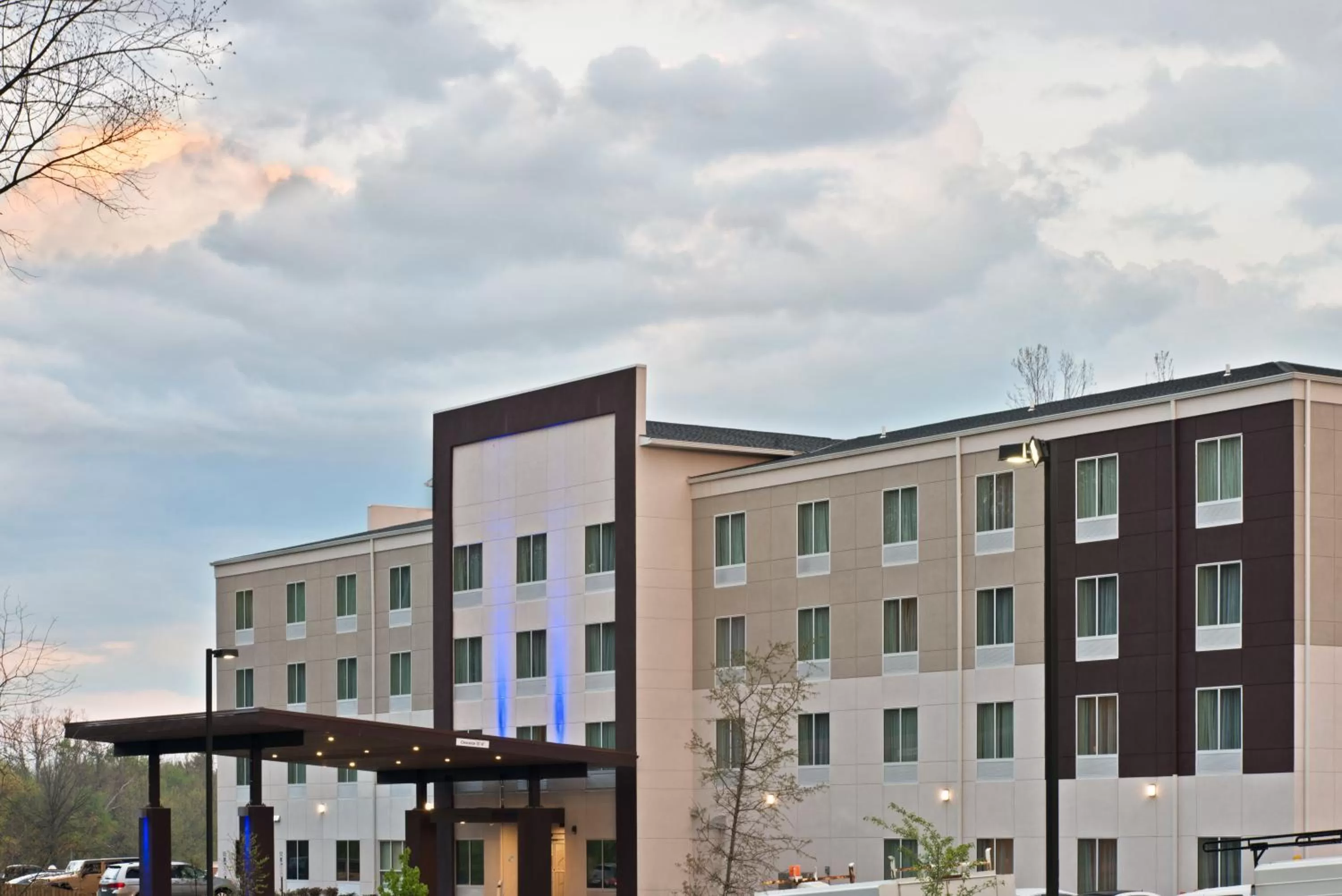 Property building in Holiday Inn Express & Suites New Cumberland by IHG