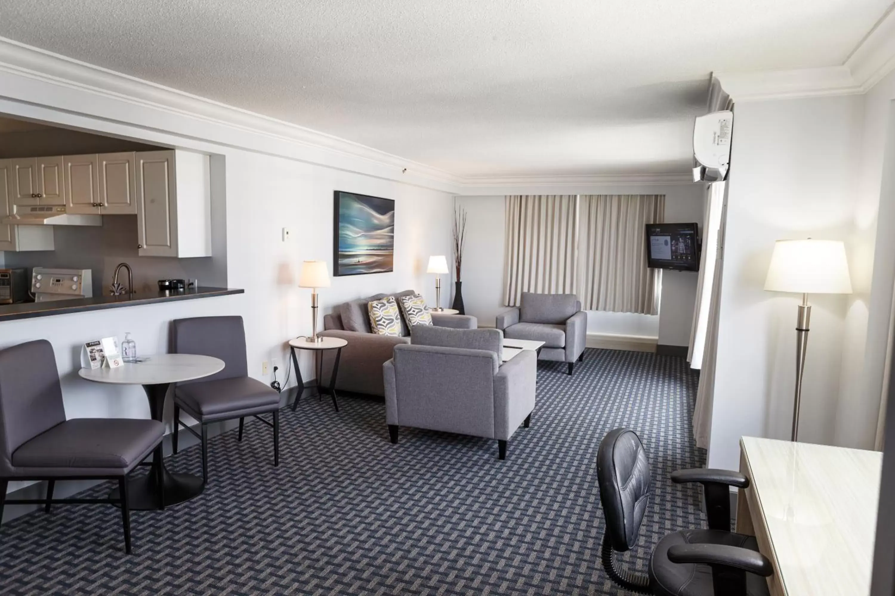 Living room, Seating Area in Century Plaza Hotel