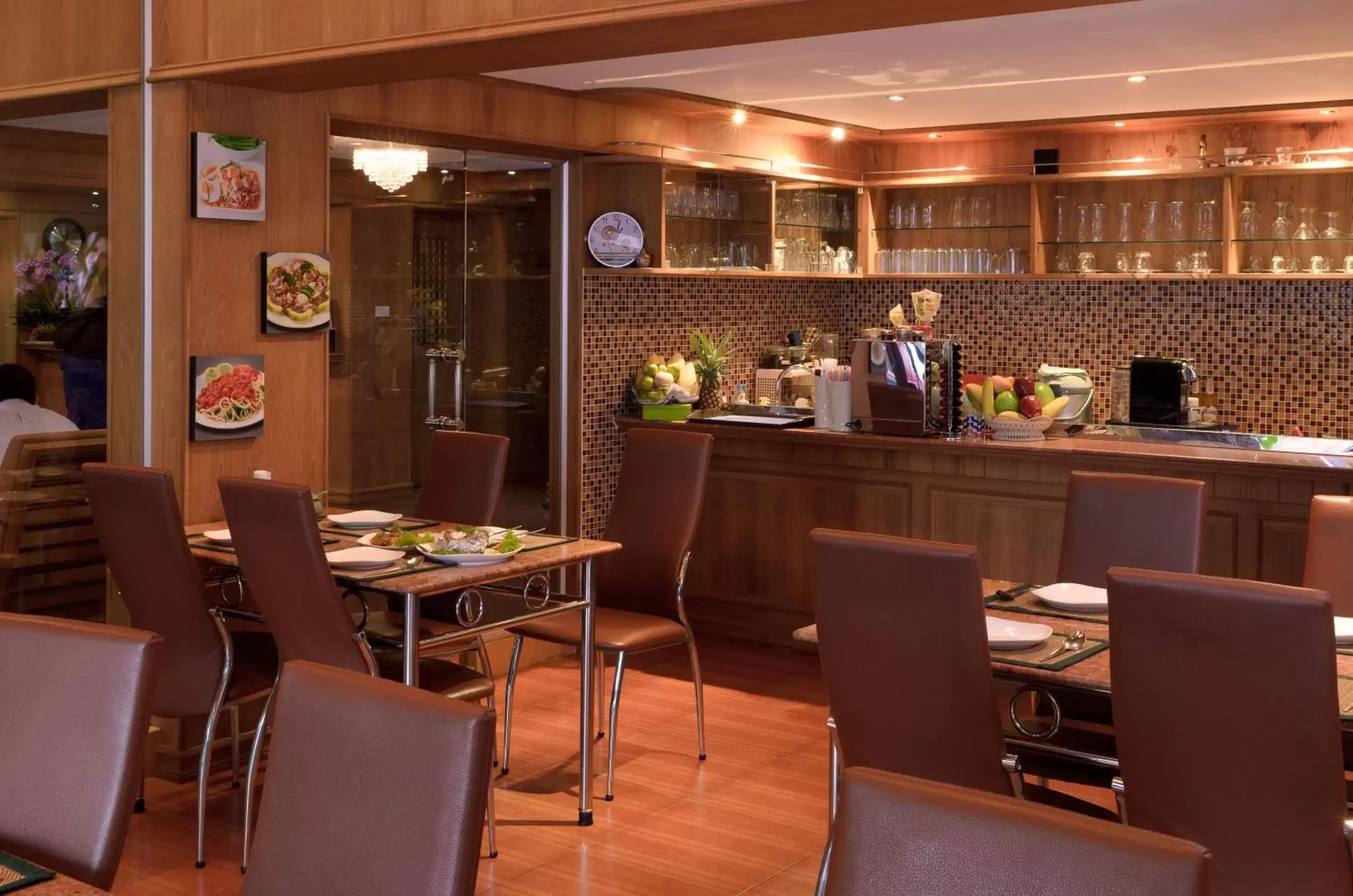 Lounge or bar, Restaurant/Places to Eat in KC Place Hotel Pratunam - SHA Extra Plus Certified