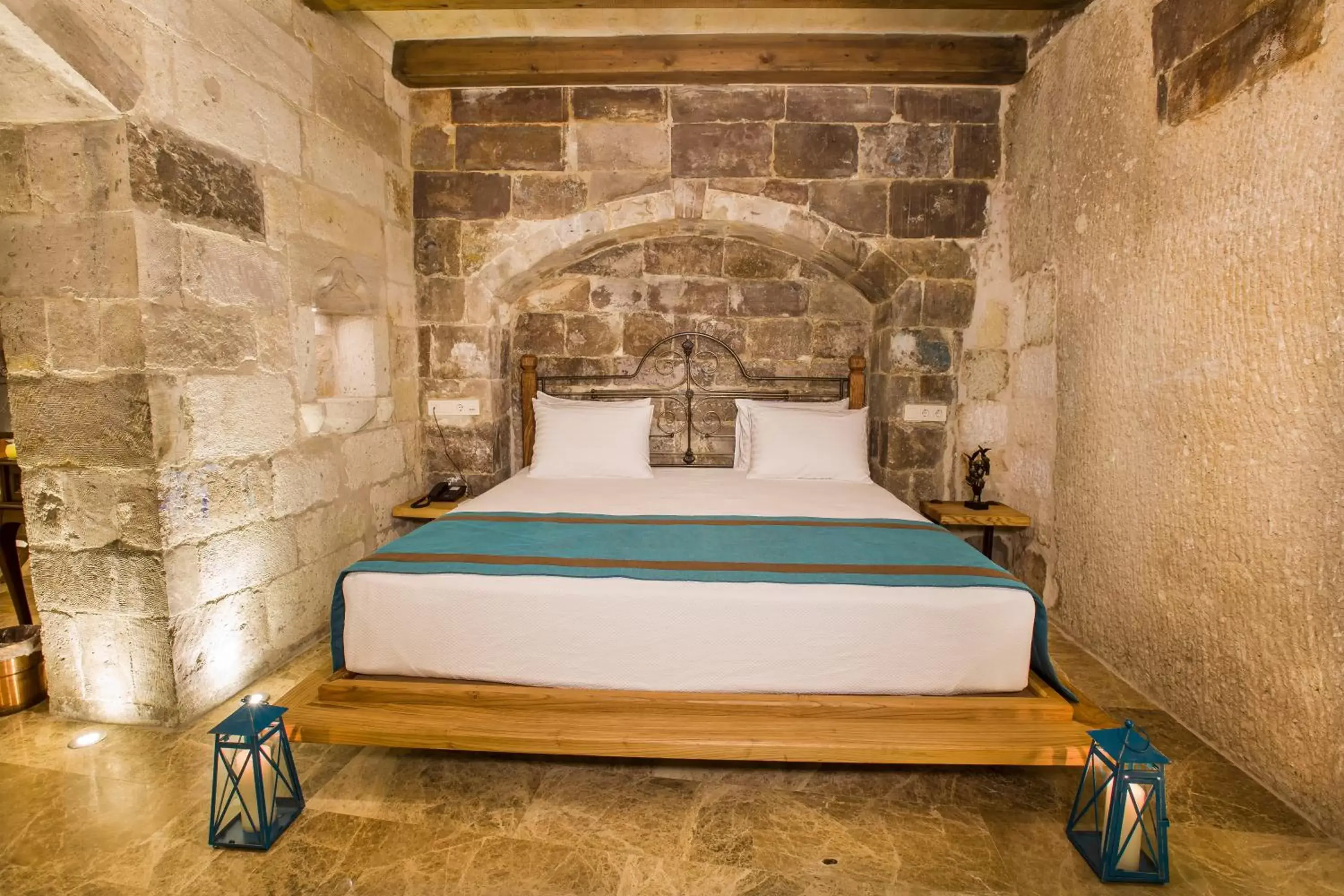 Bedroom, Bed in Imperial Cave Suites & Spa