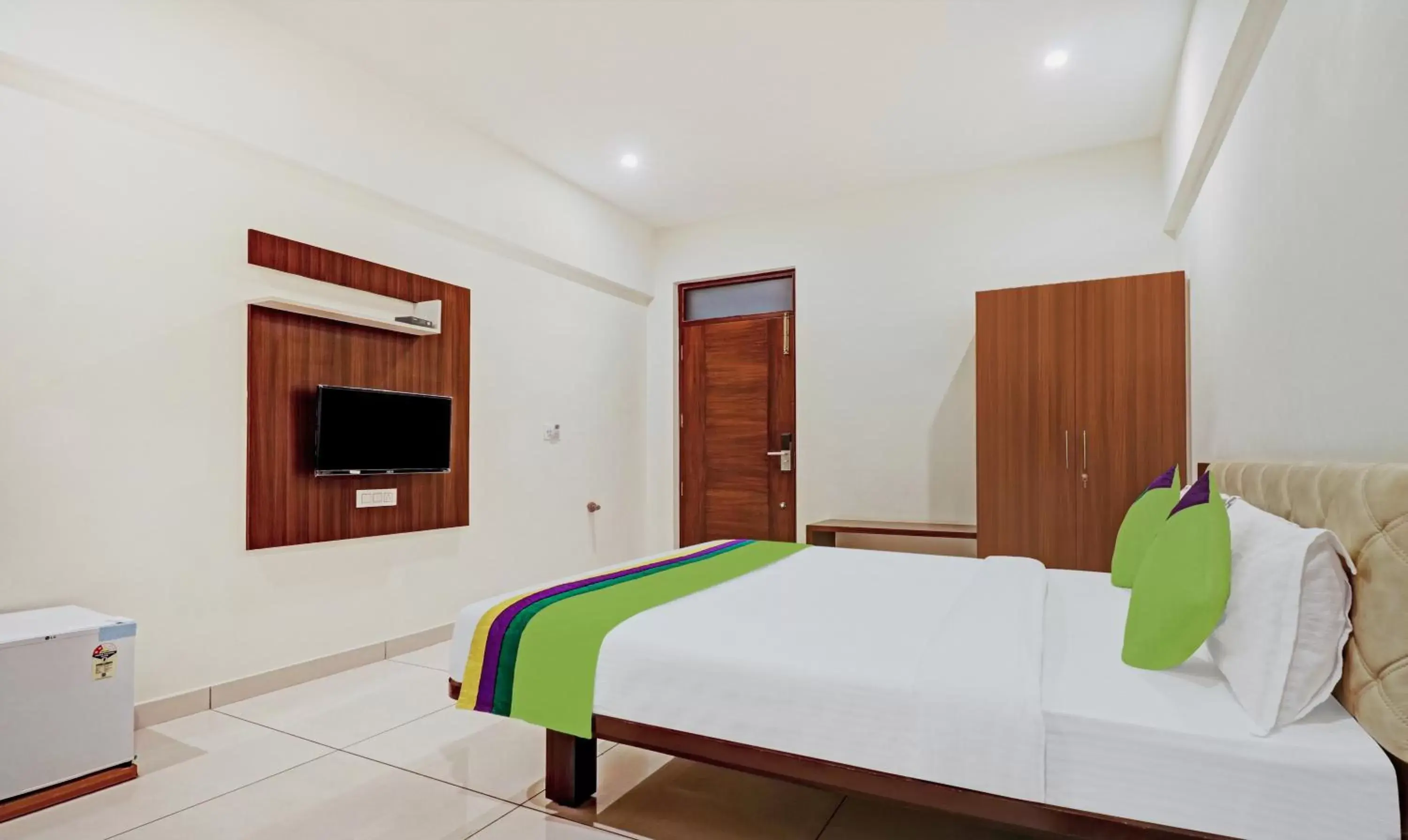 Bedroom, Bed in Treebo RJ Residency Bedroom, Bed in Treebo RJ Residency