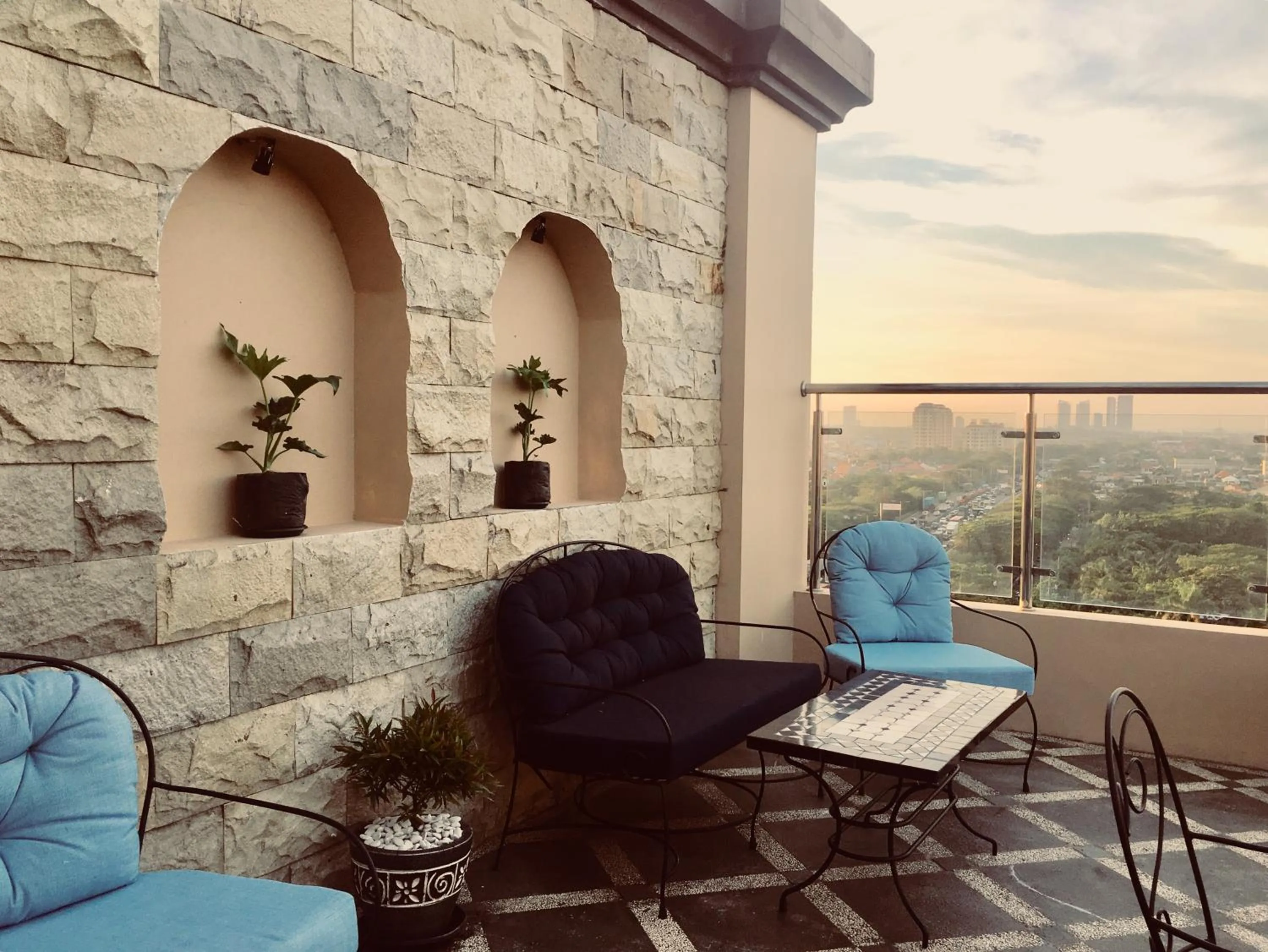 Lounge or bar in Namira Syariah Hotel Surabaya