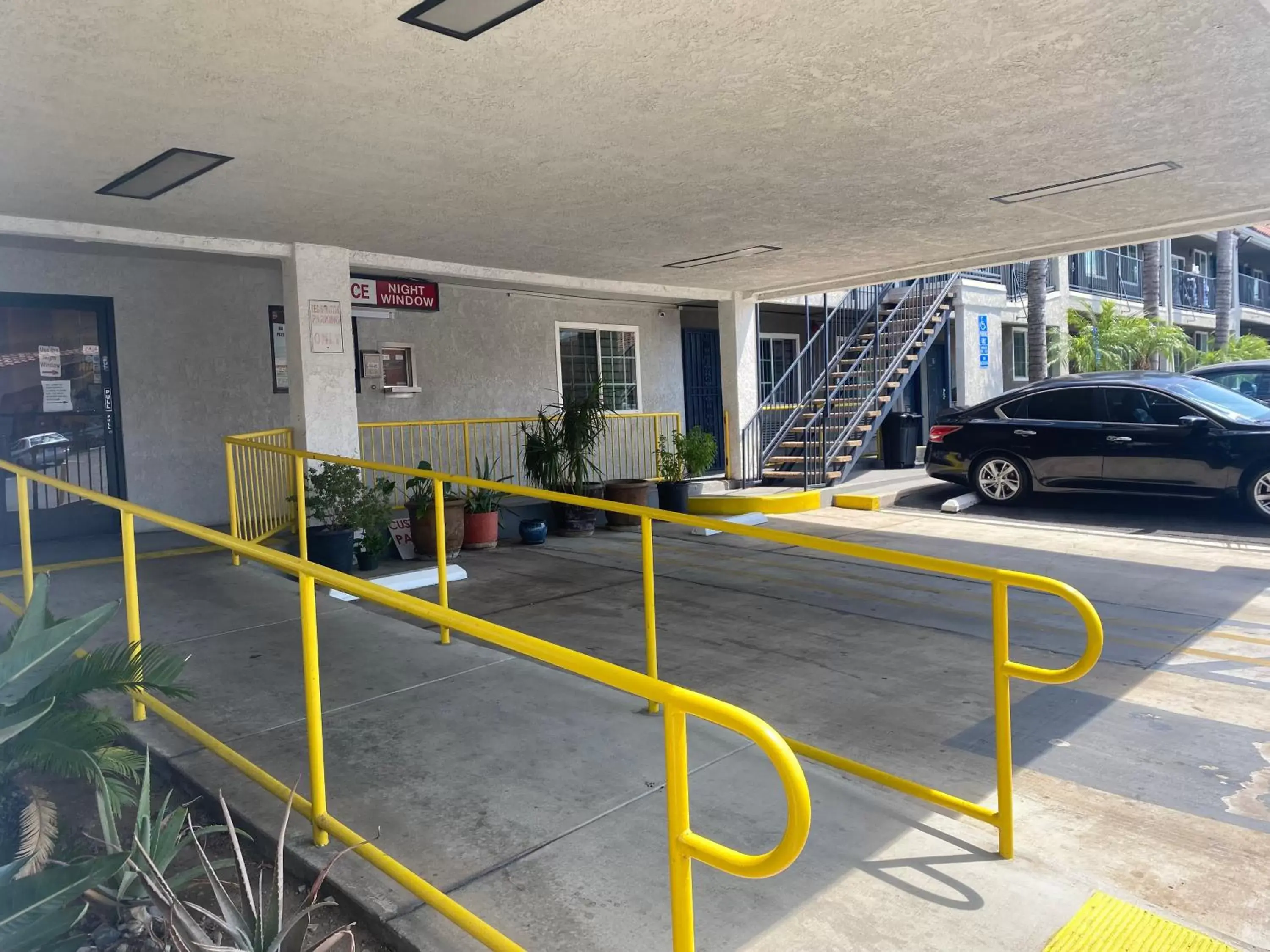 Property building in Welcome Inn Corona Property building in Welcome Inn Corona