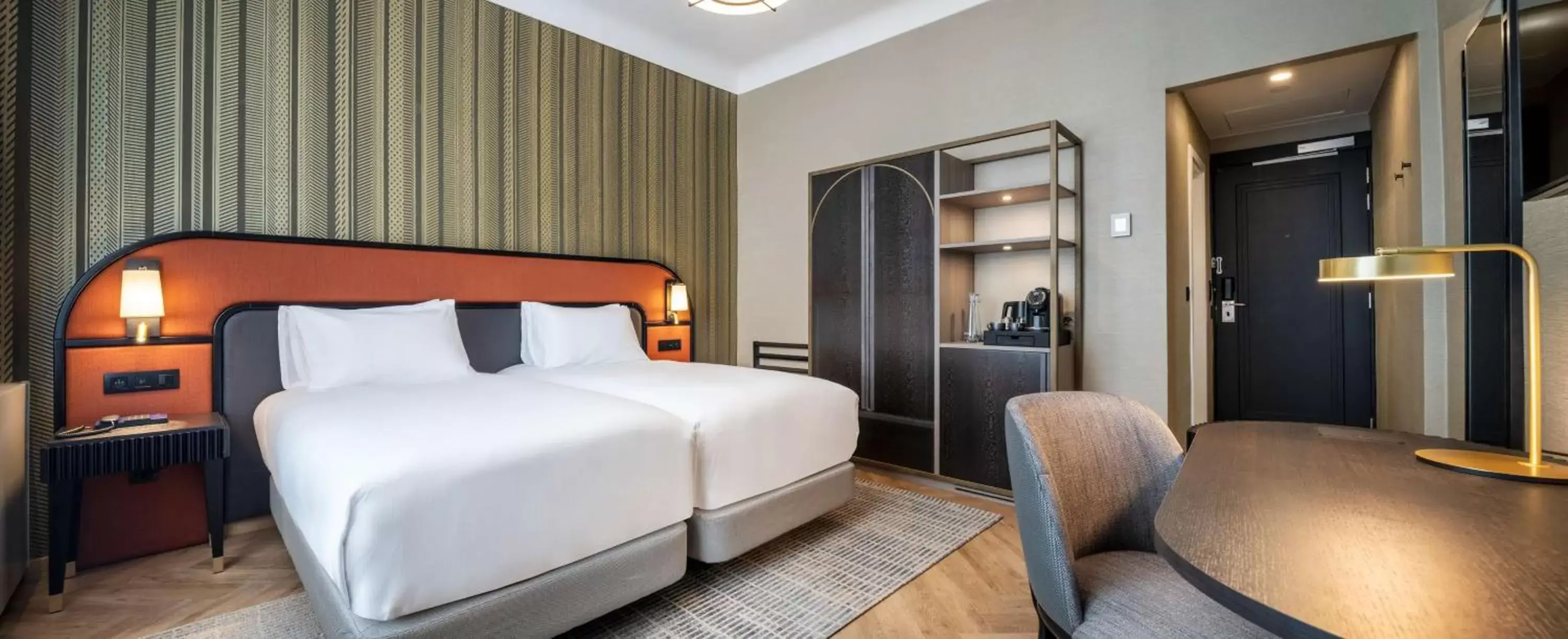 Bedroom, Bed in DoubleTree By Hilton Brussels City