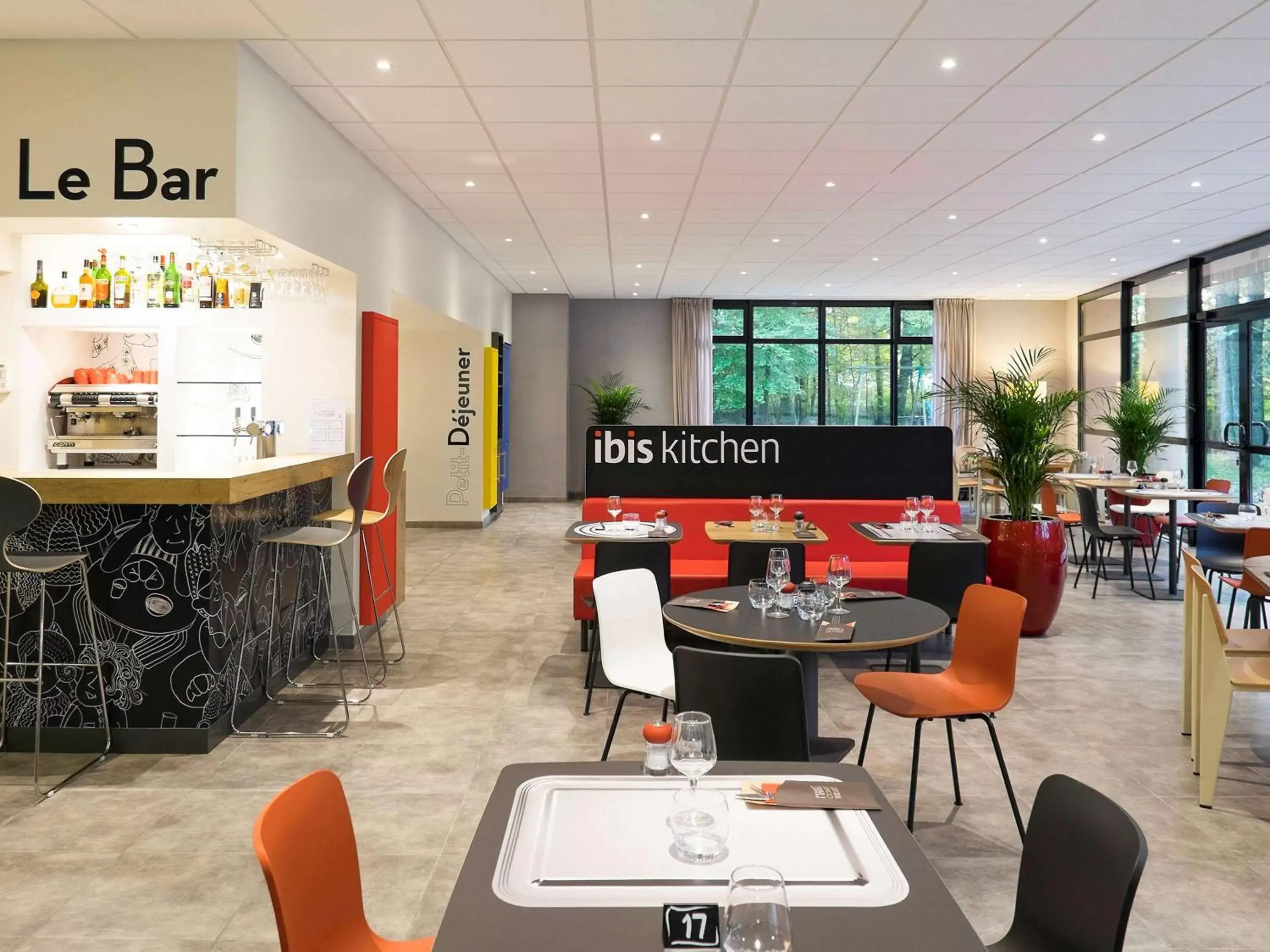 Lounge or bar, Restaurant/Places to Eat in ibis Nancy-Brabois