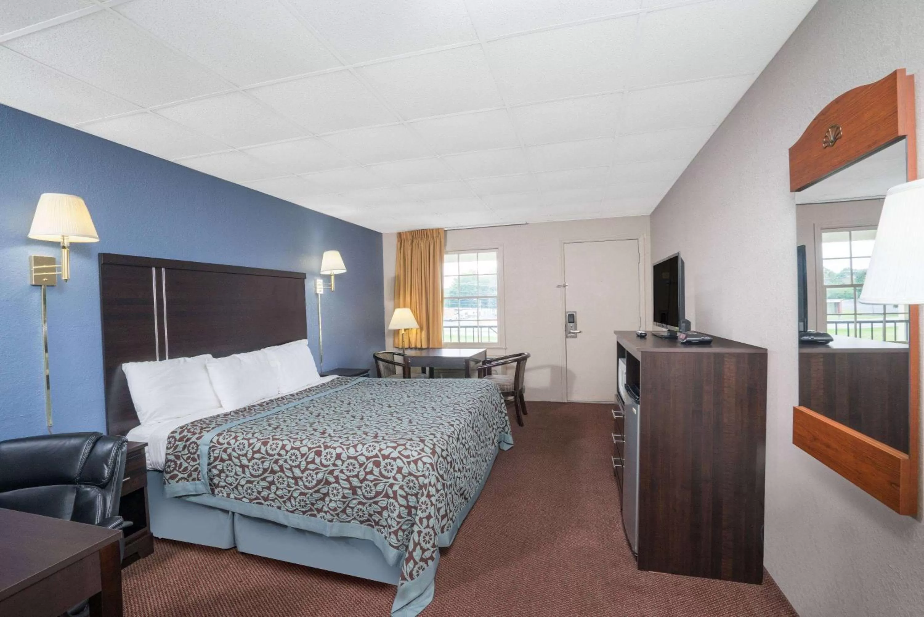 Photo of the whole room, Bed in Days Inn by Wyndham Lincolnton