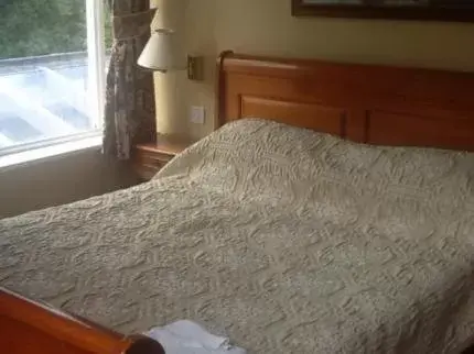 Bed in The oaklands hotel