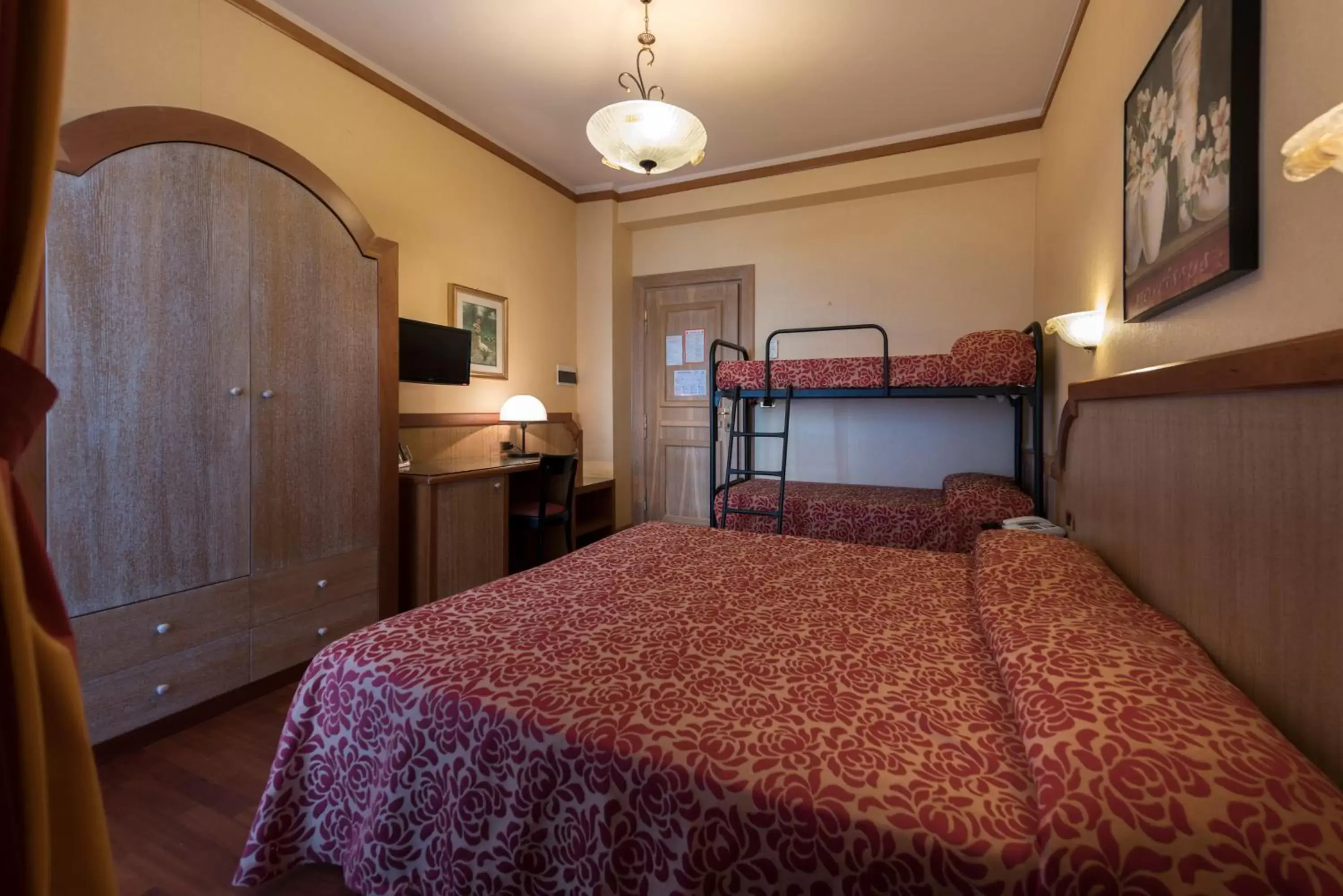 Quadruple Room in Hotel Promenade Quadruple Room in Hotel Promenade