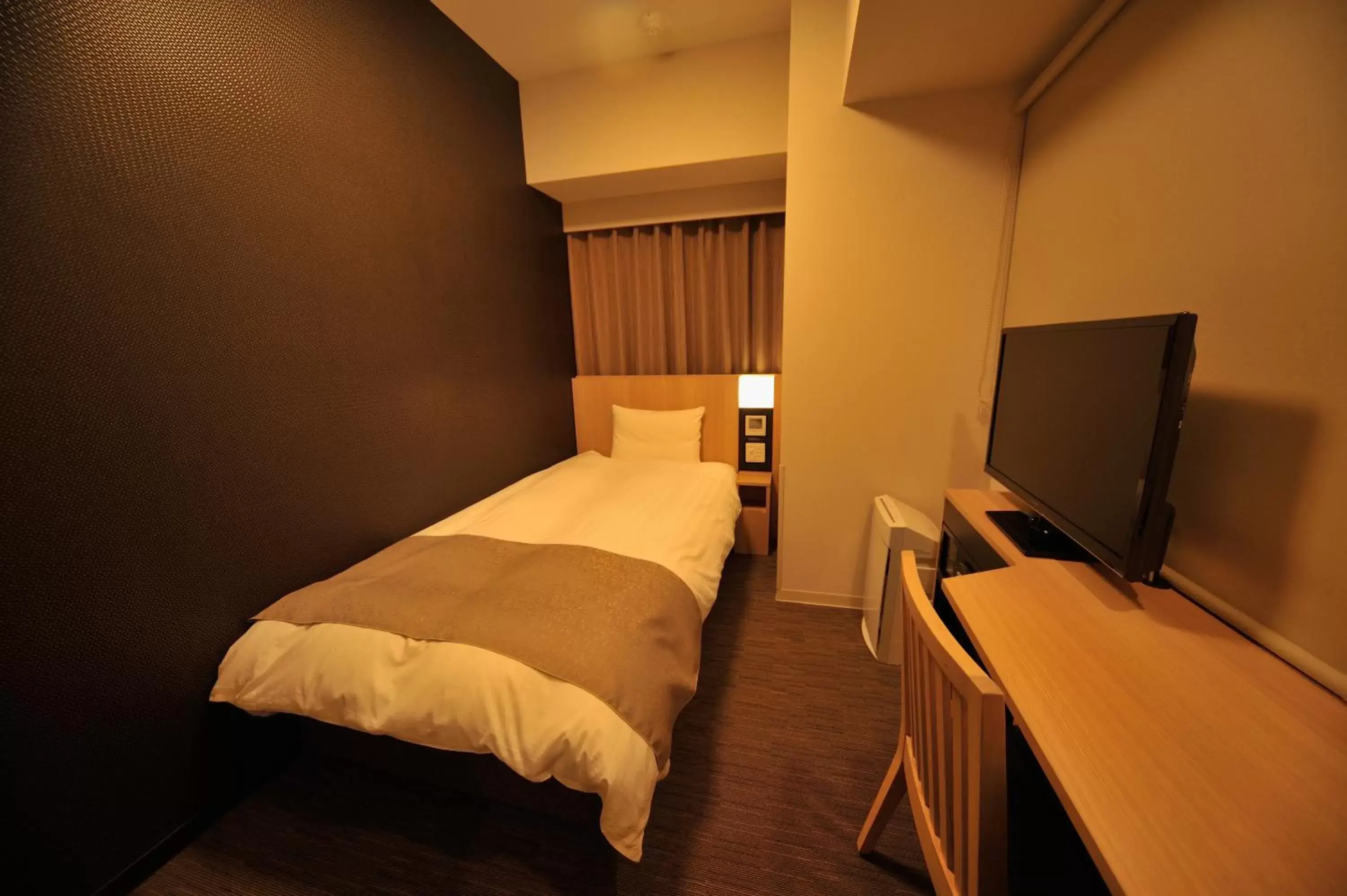 Bed in Dormy Inn Ueno Okachimachi