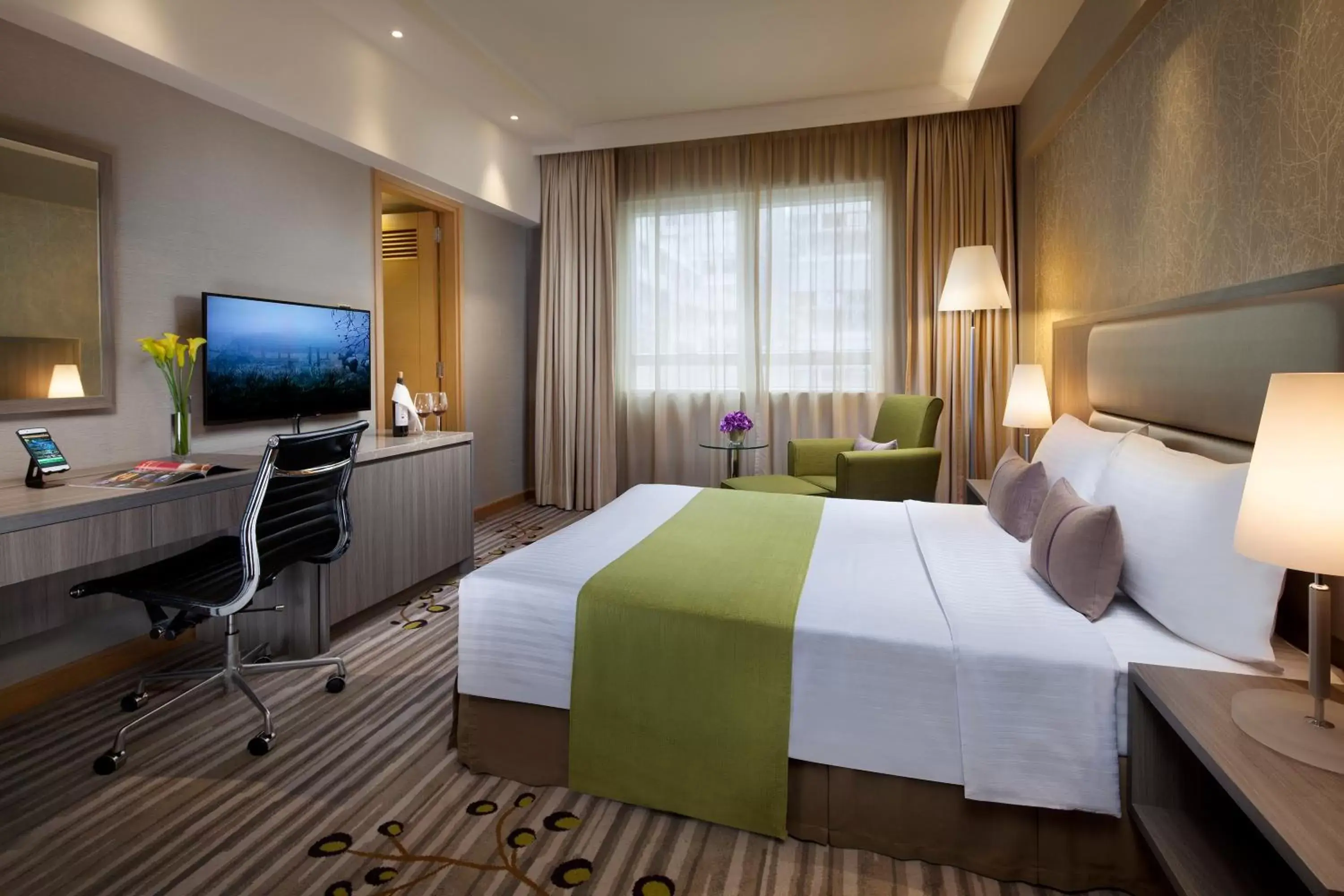 TV and multimedia, Bed in Park Hotel Hong Kong