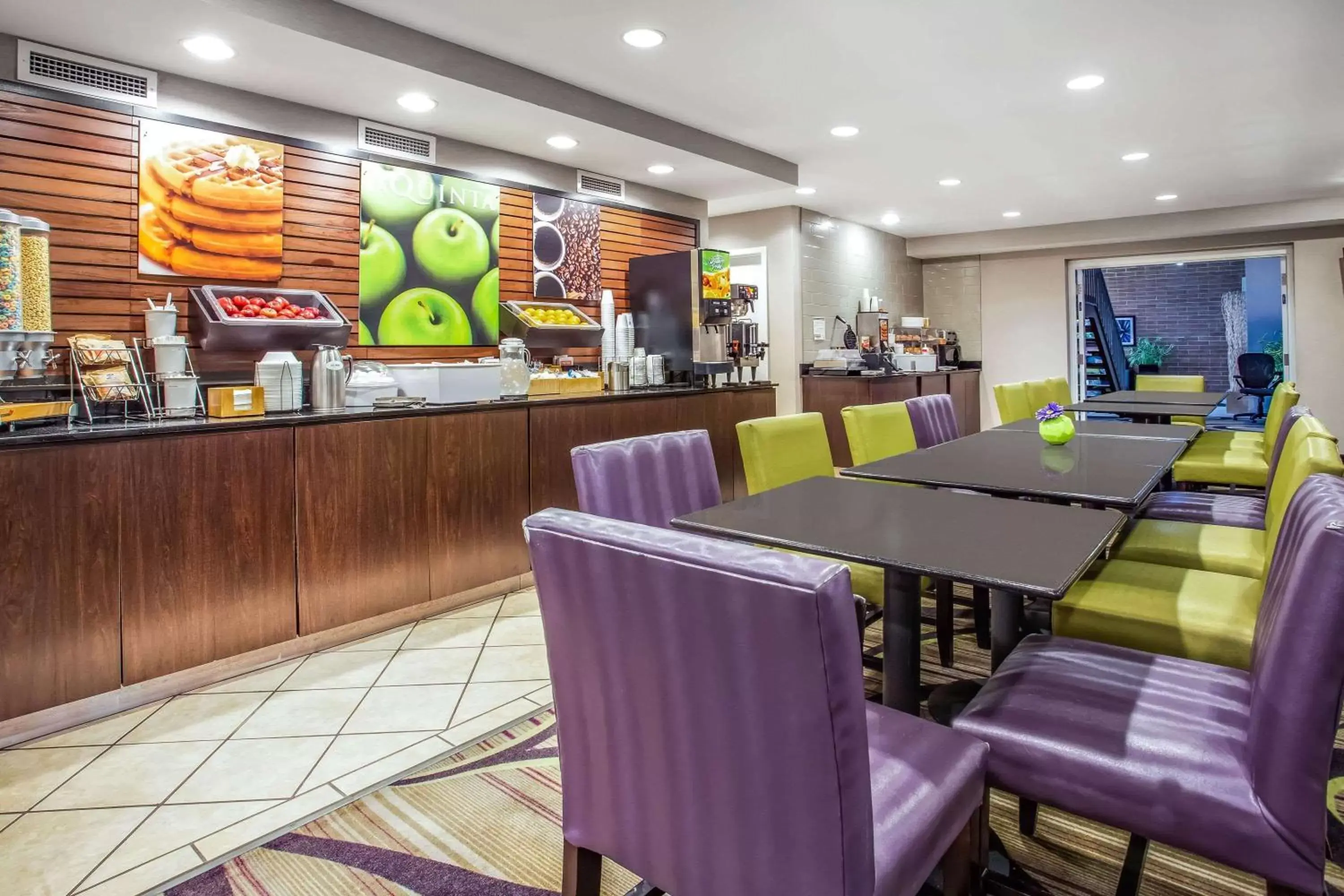 Restaurant/places to eat in La Quinta Inn by Wyndham Oshkosh Restaurant/places to eat in La Quinta Inn by Wyndham Oshkosh