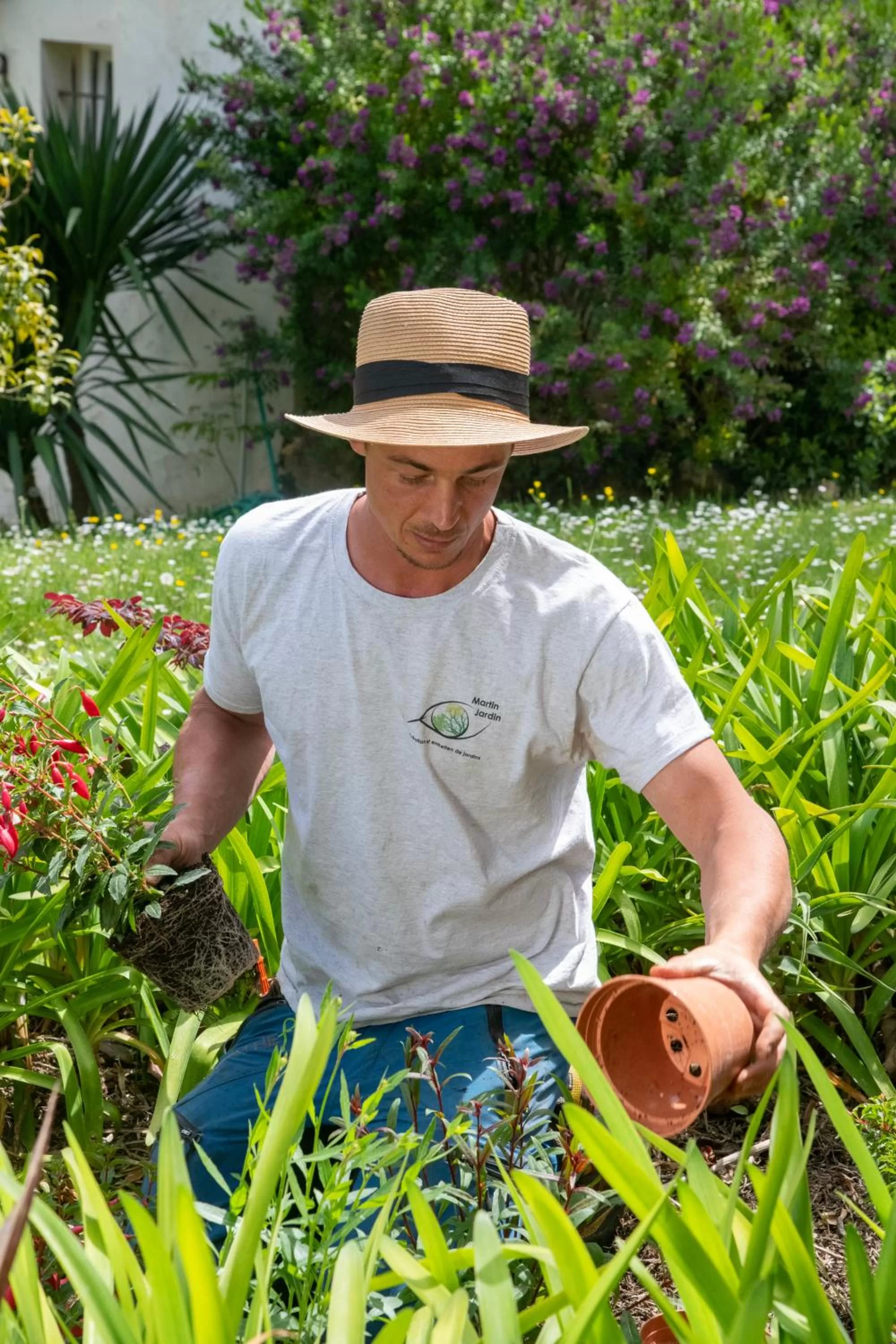 Garden view in Hotel Les Messugues