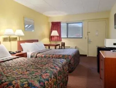 Bedroom, Bed in Days Inn by Wyndham Athens