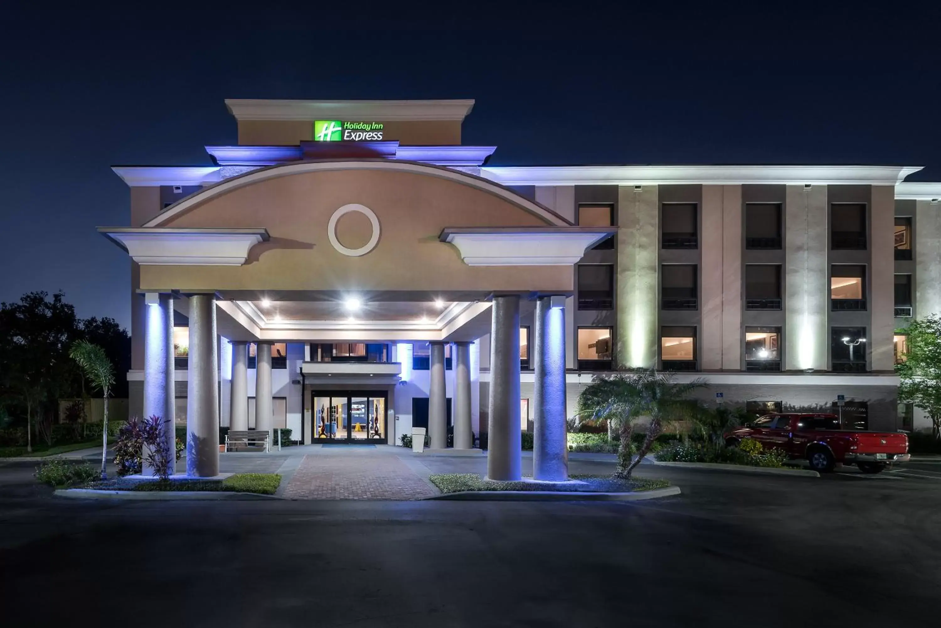 Property Building in Holiday Inn Express Hotel & Suites Bartow, an IHG Hotel