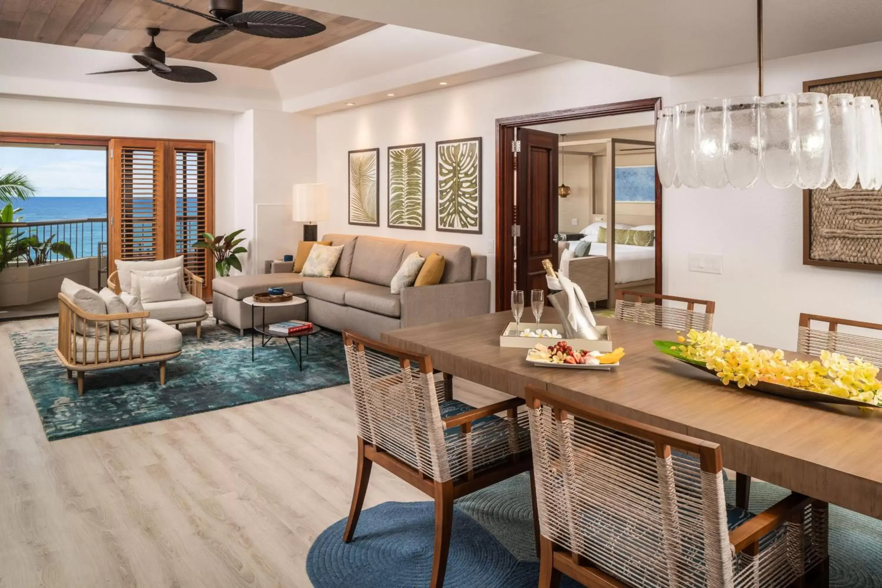 Photo of the whole room, Seating Area in Sheraton Kauai Coconut Beach Resort