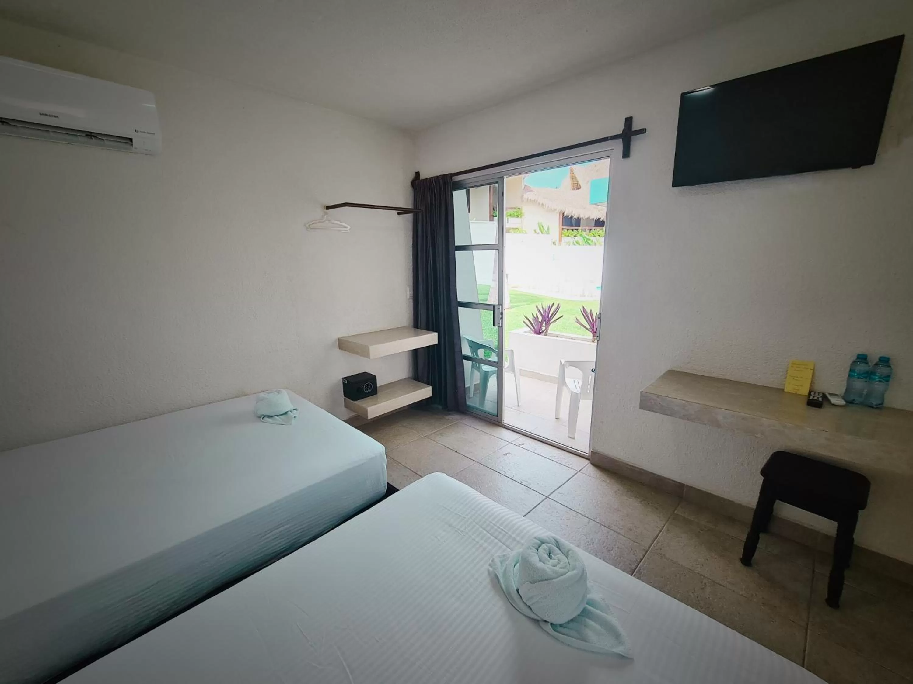 Photo of the whole room, Bed in Hotel Vista Laguna Bacalar