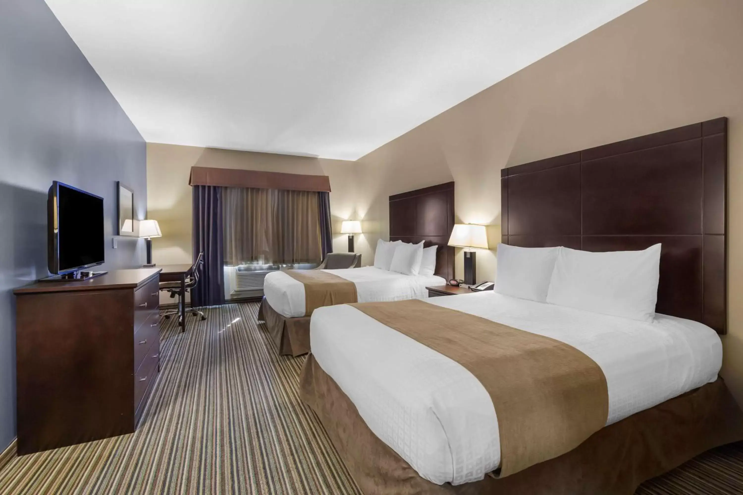 Bedroom, Bed in Best Western PLUS Fort Saskatchewan Inn & Suites