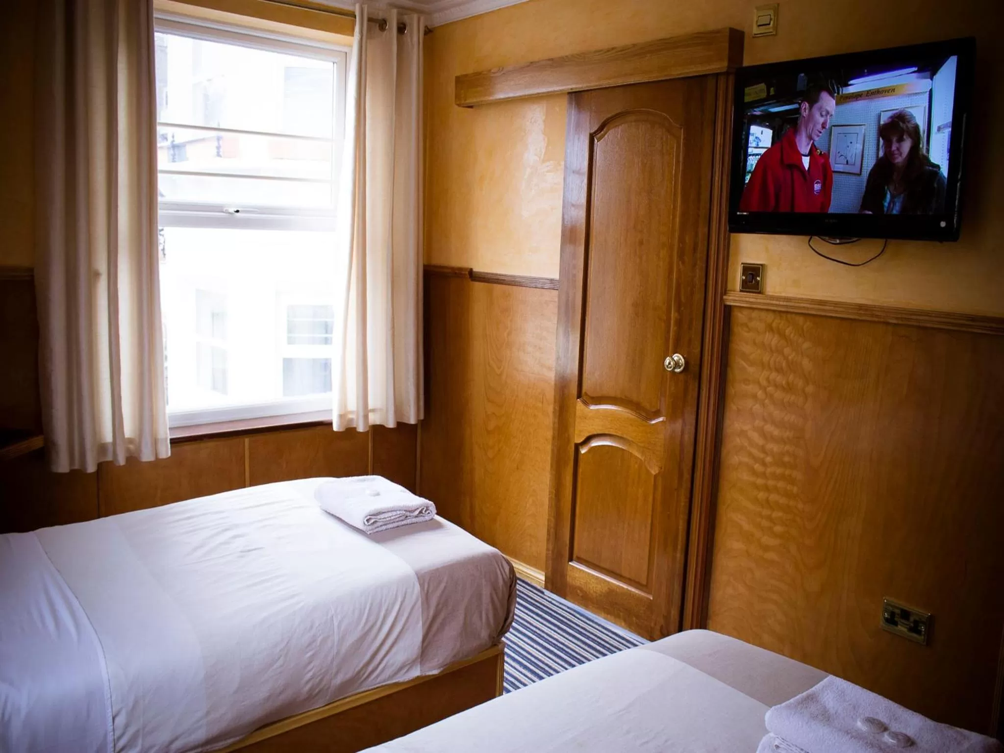 Photo of the whole room, Bed in Cricklewood Lodge Hotel