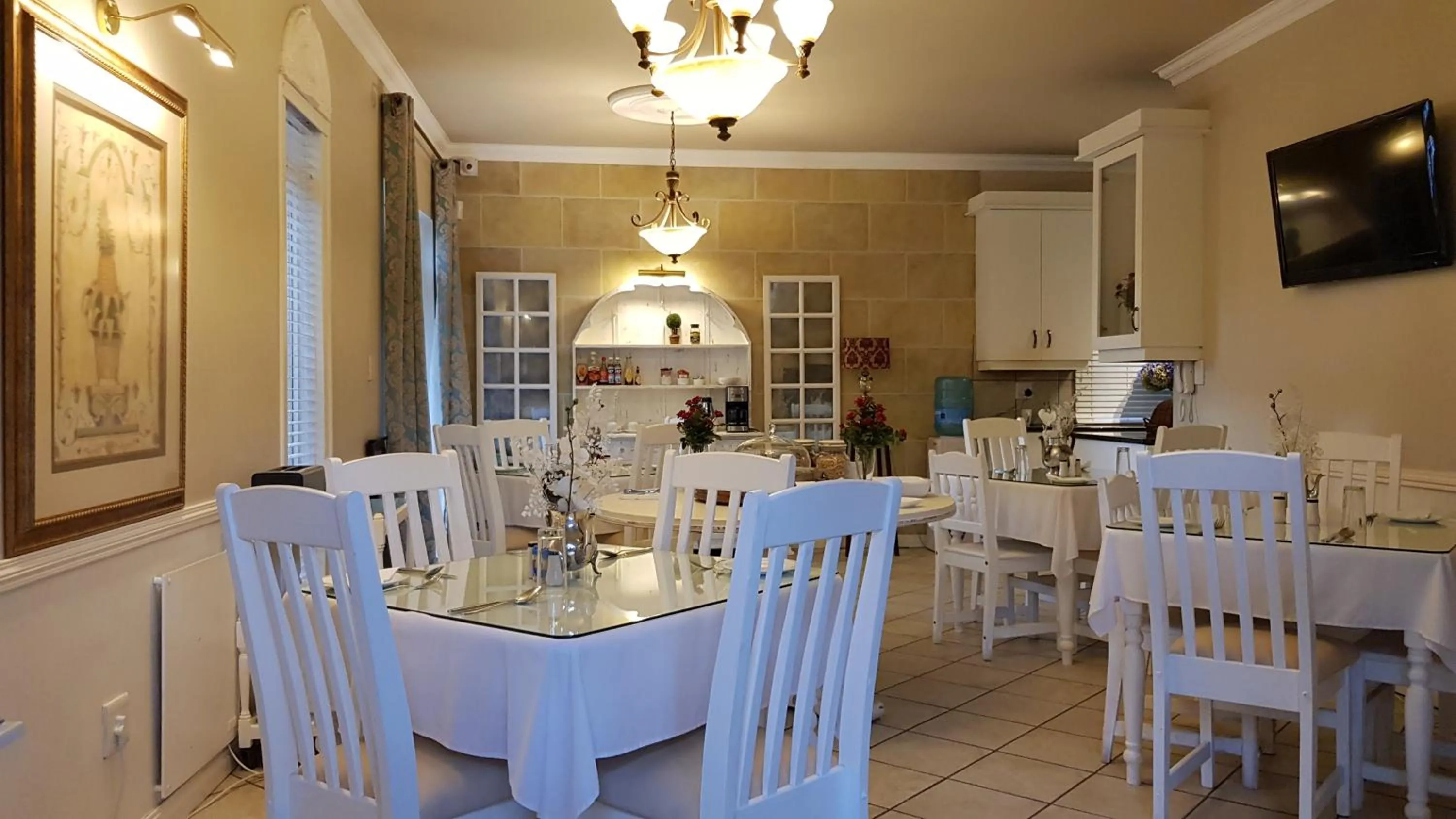 Restaurant/places to eat in Villa Lugano Guesthouse