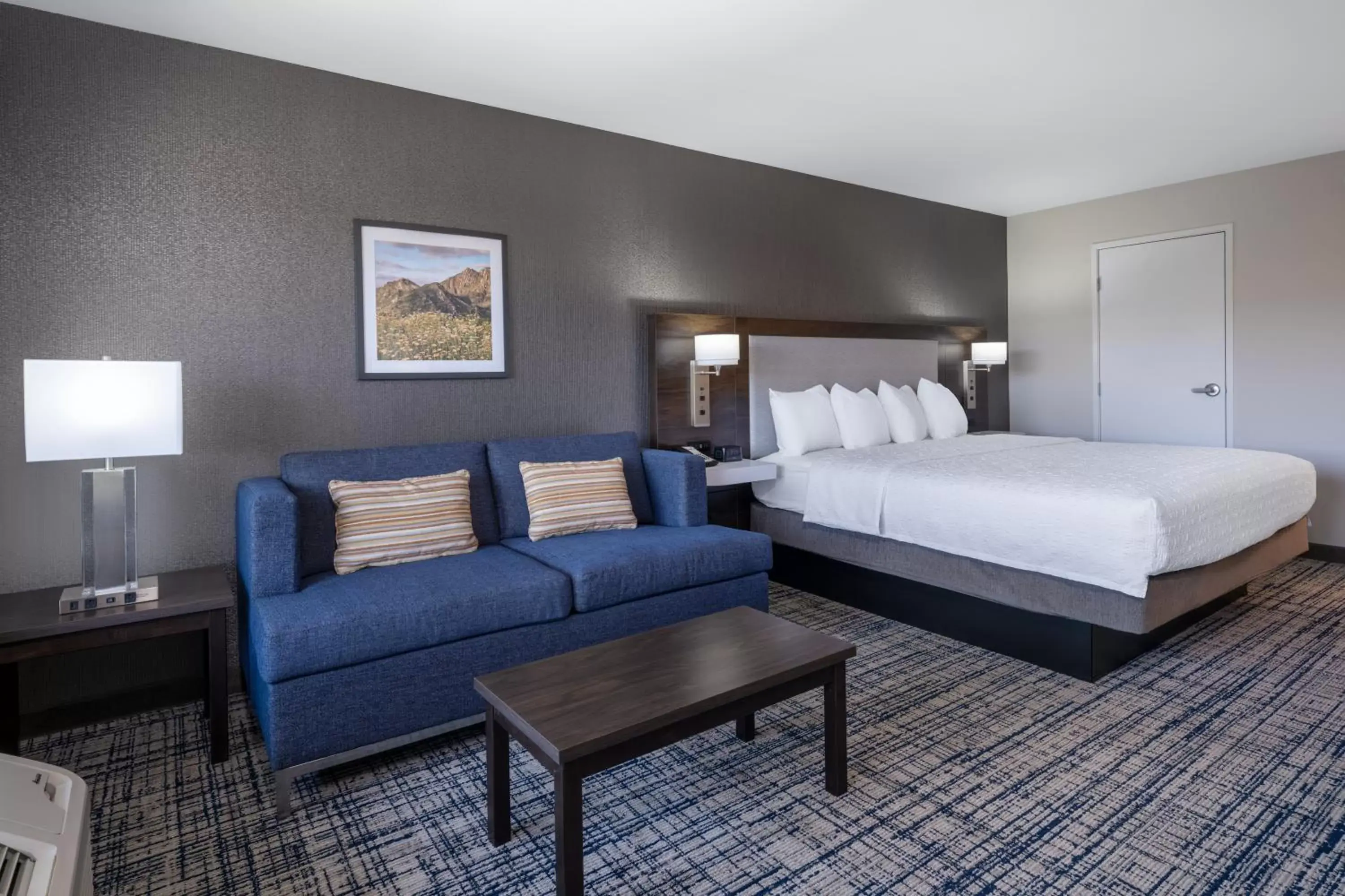 Bed in Hampton Inn & Suites Agoura Hills